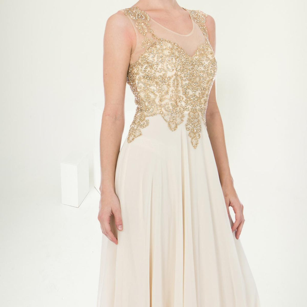 A beautiful gown, off-shoulder, reveals noble air.