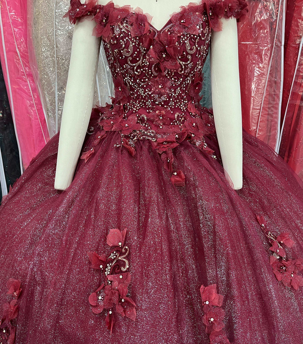 (LIVE 31) Fine gowns, 3D embroidery, weave dreamy tales.