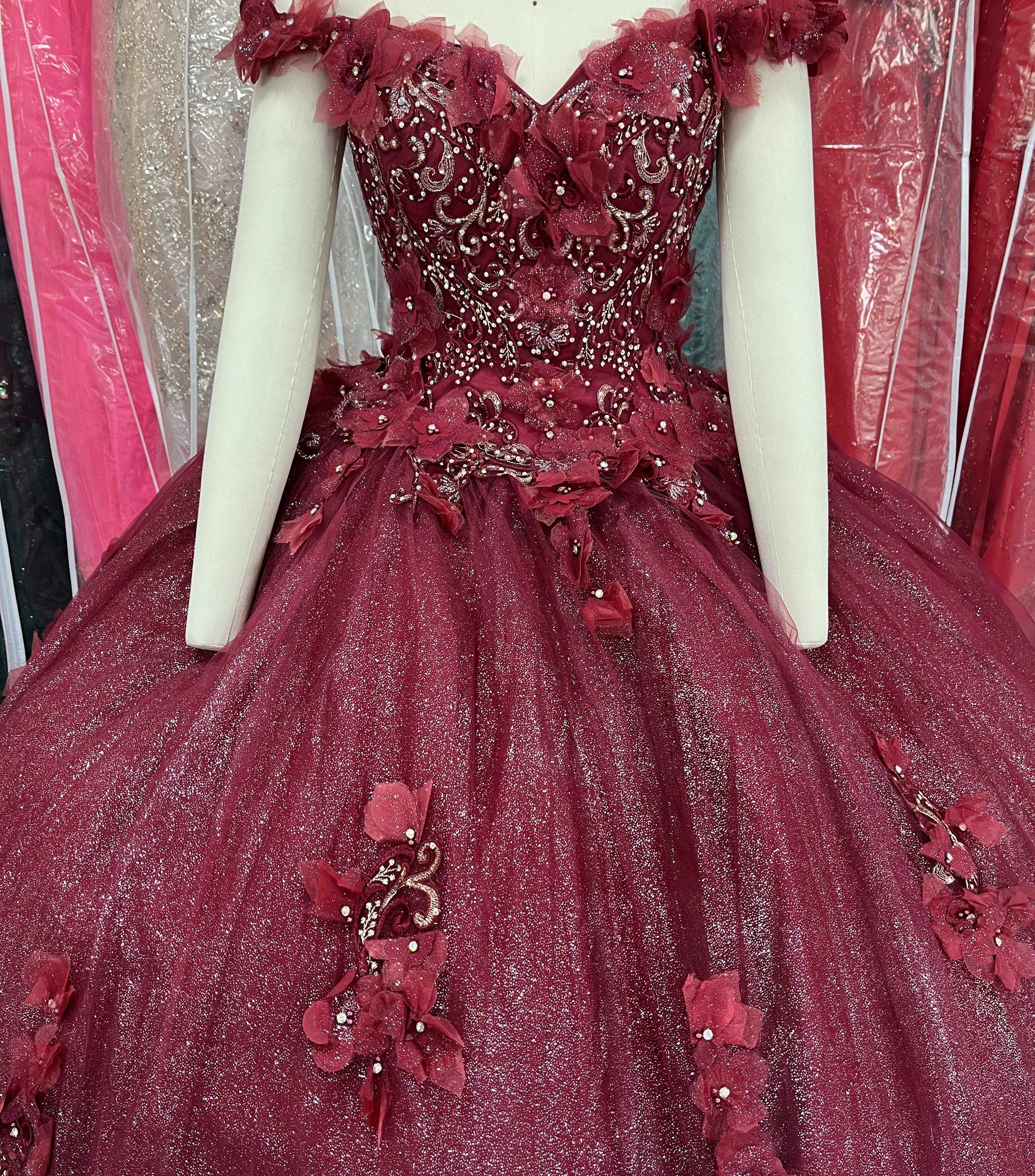 (LIVE 31) Fine gowns, 3D embroidery, weave dreamy tales.