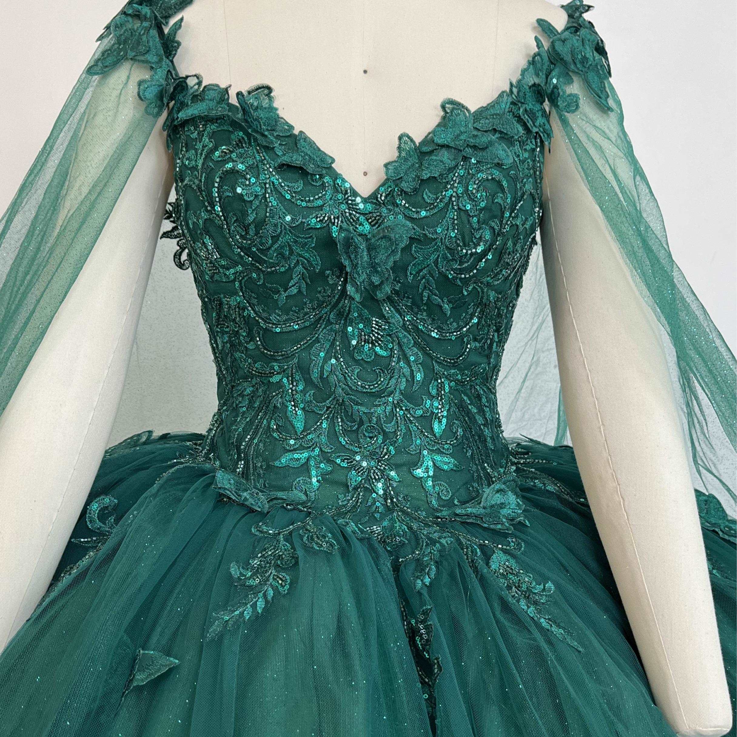 (LIVE 18) Fine gowns, 3D embroidery, weave dreamy tales.