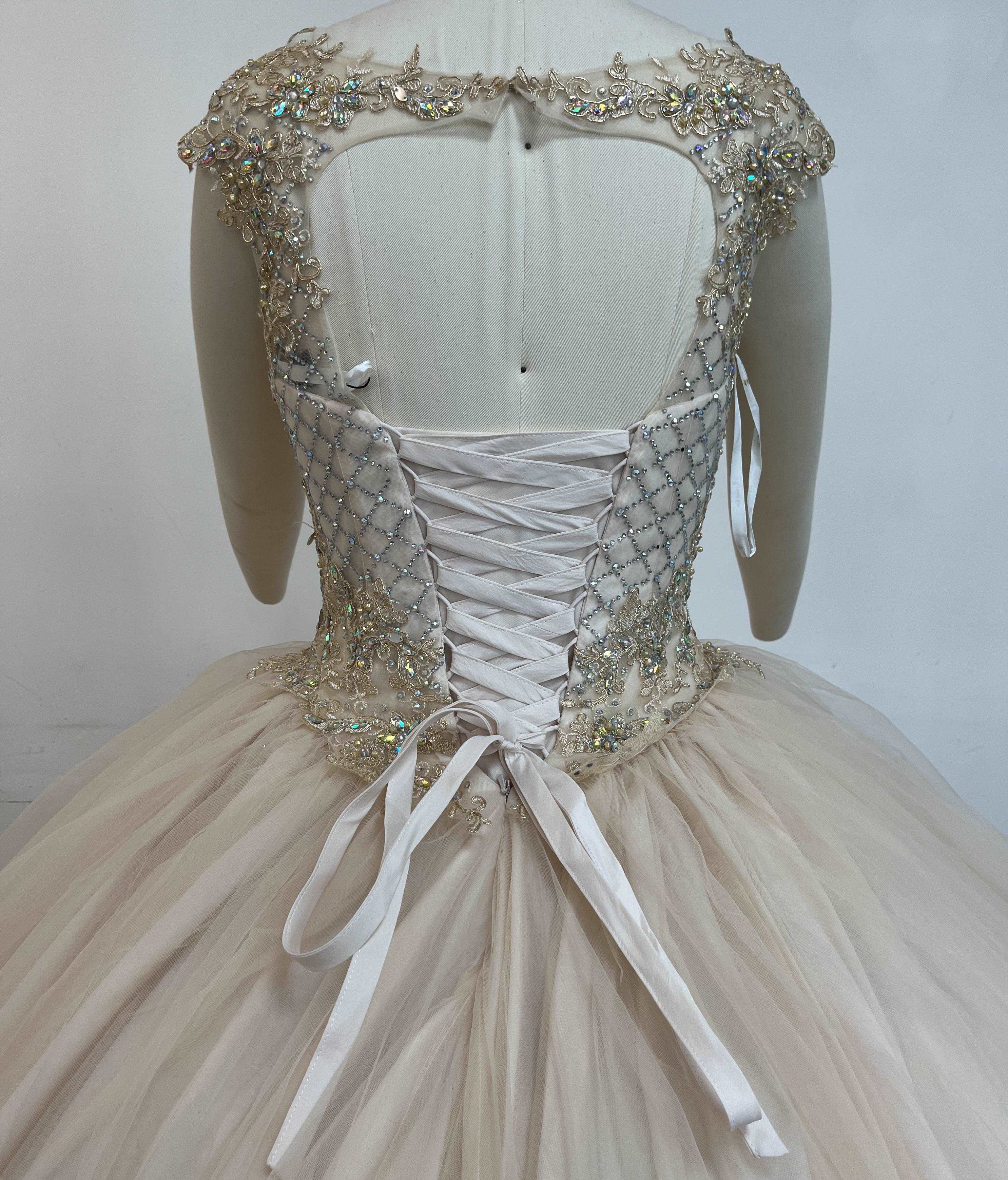 (LIVE 24) Fine gowns, 3D embroidery, weave dreamy tales.