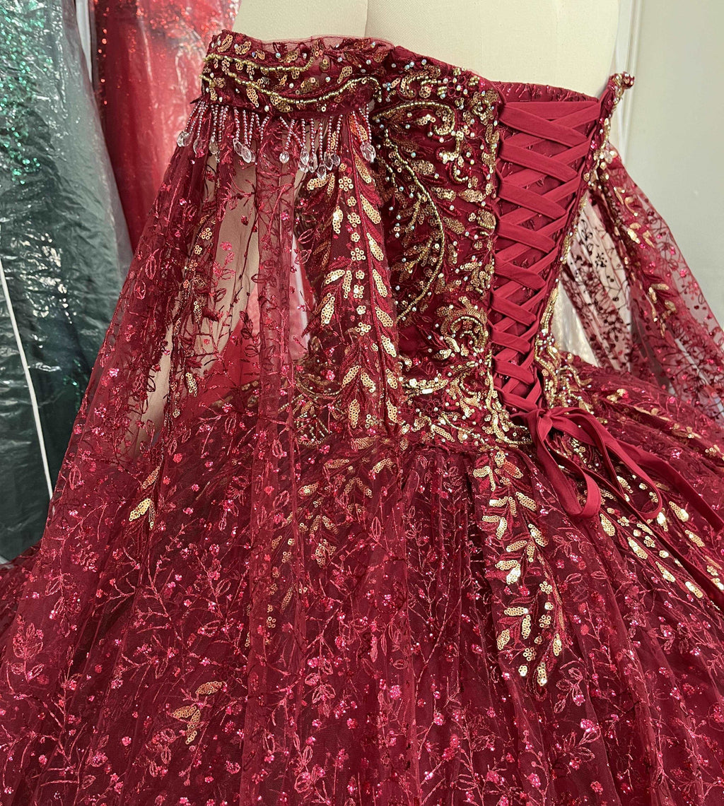 (LIVE 33) Gowns shine, lace details, light up occasions.