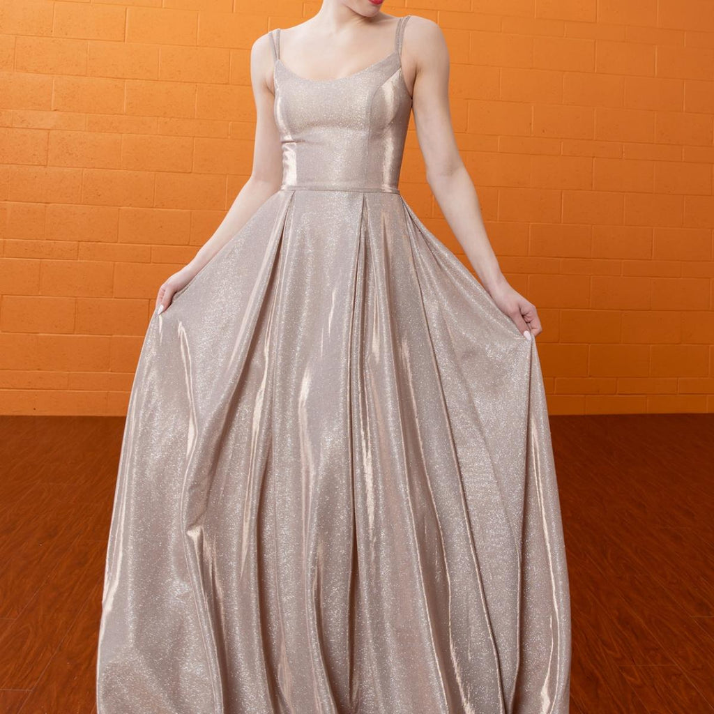 A beautiful gown, off-shoulder, reveals noble air.