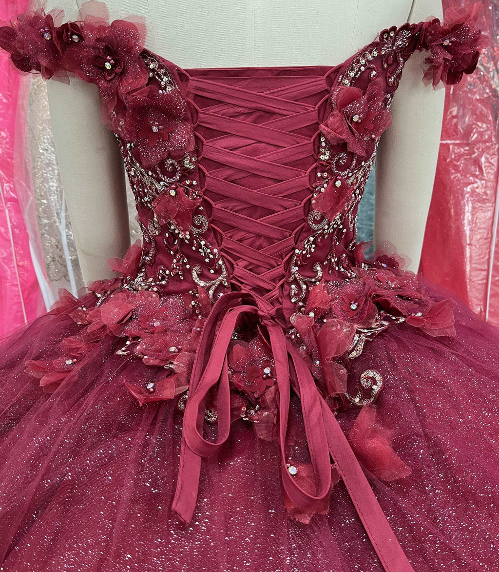 (LIVE 31) Fine gowns, 3D embroidery, weave dreamy tales.