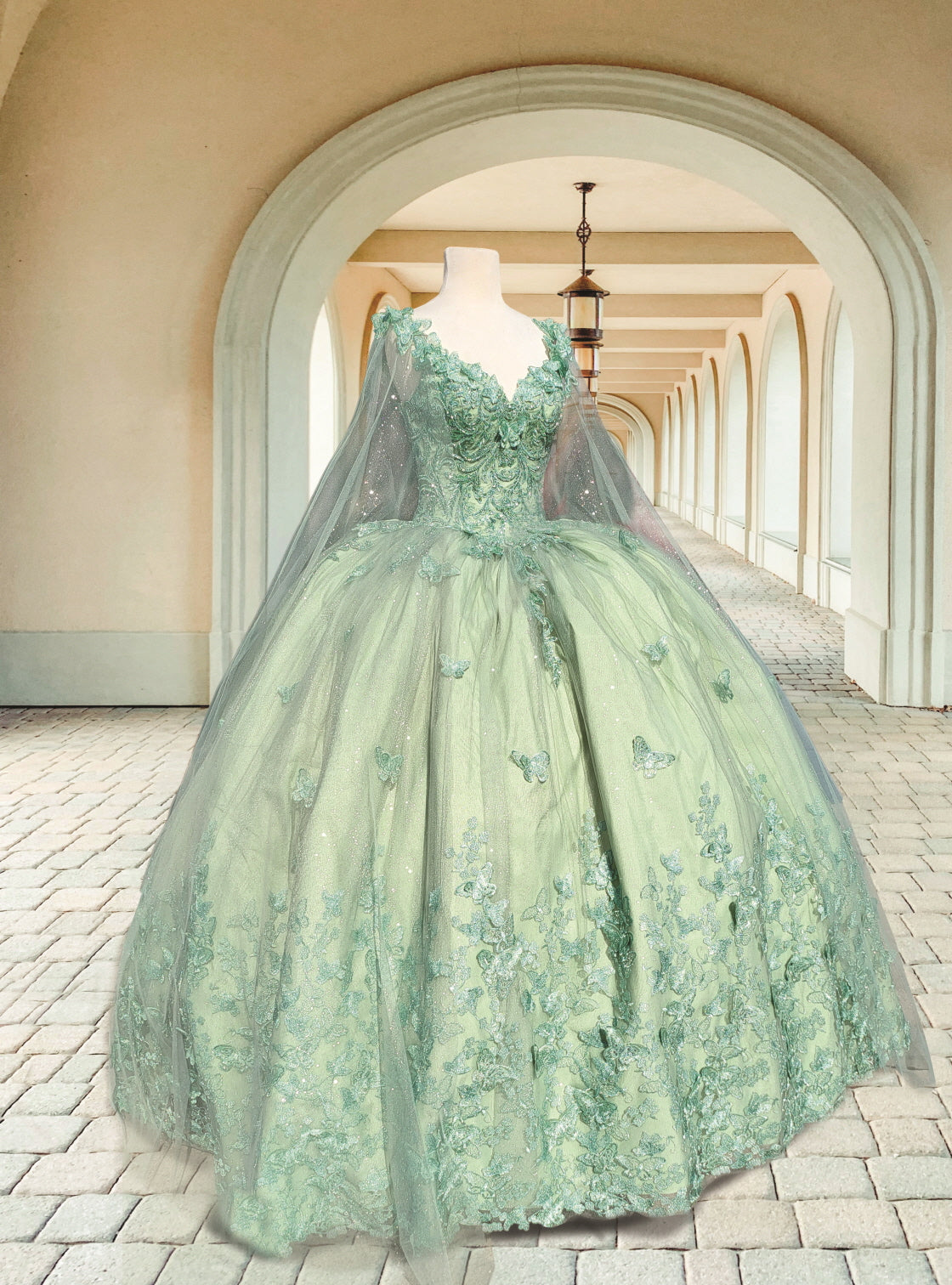 (LIVE 18) Fine gowns, 3D embroidery, weave dreamy tales.