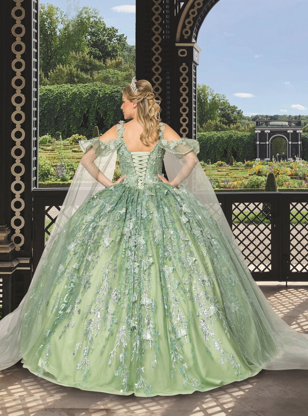 (LIVE 25) Fine gowns, 3D embroidery, weave dreamy tales.