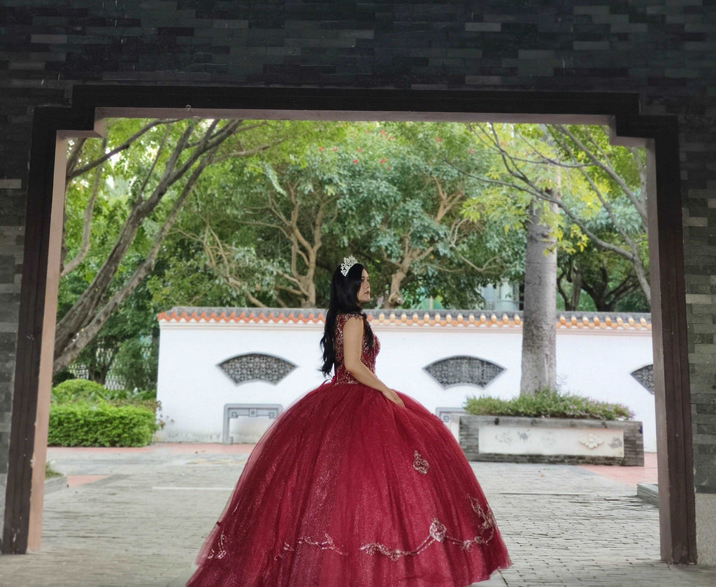 A beautiful gown, off-shoulder, reveals noble air.