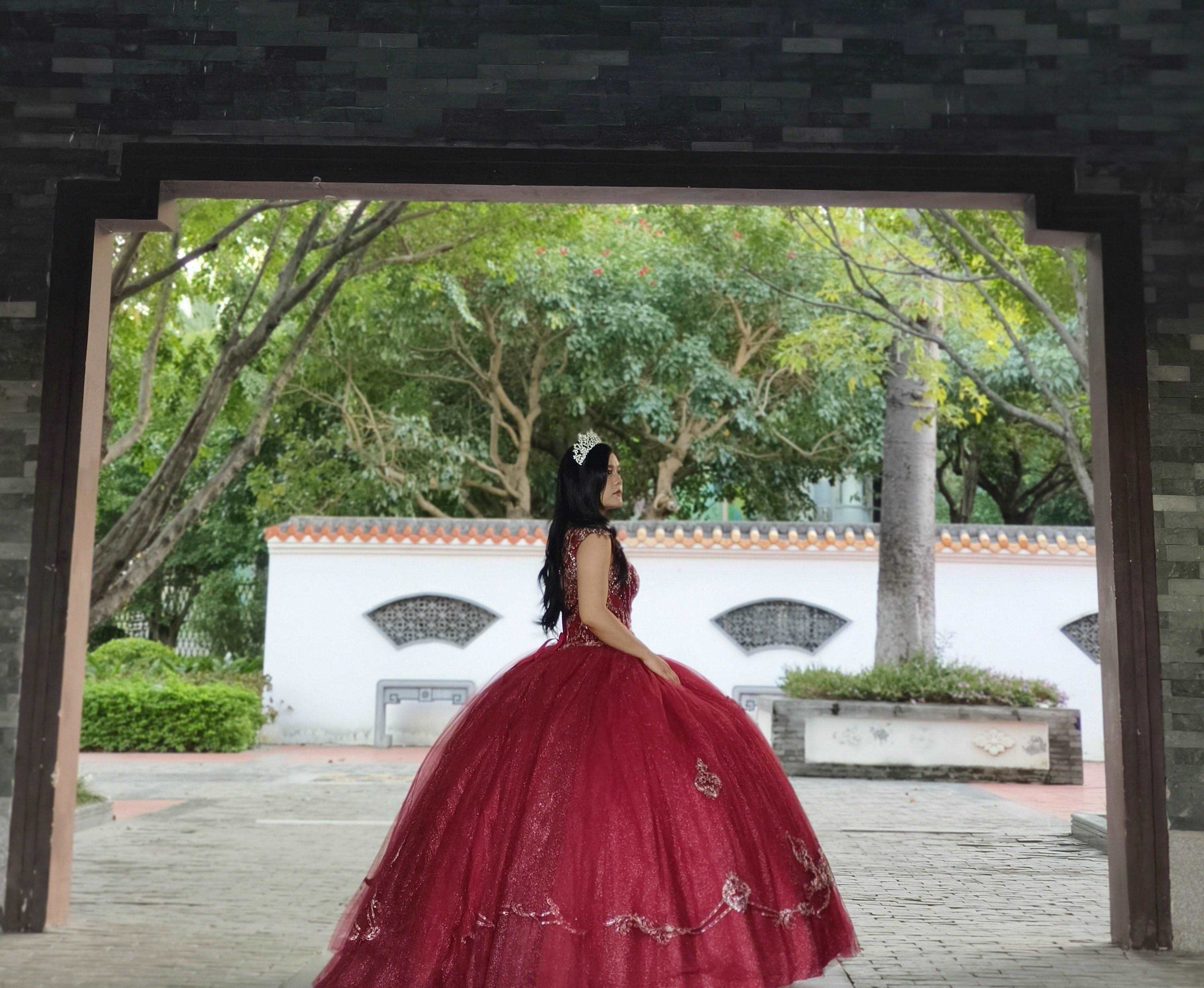 A beautiful gown, off-shoulder, reveals noble air.