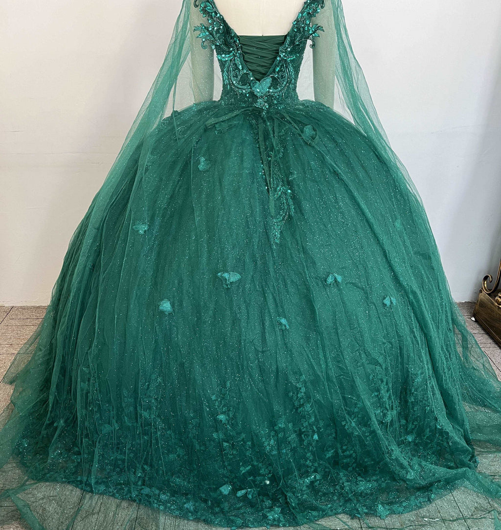 (LIVE 18) Fine gowns, 3D embroidery, weave dreamy tales.