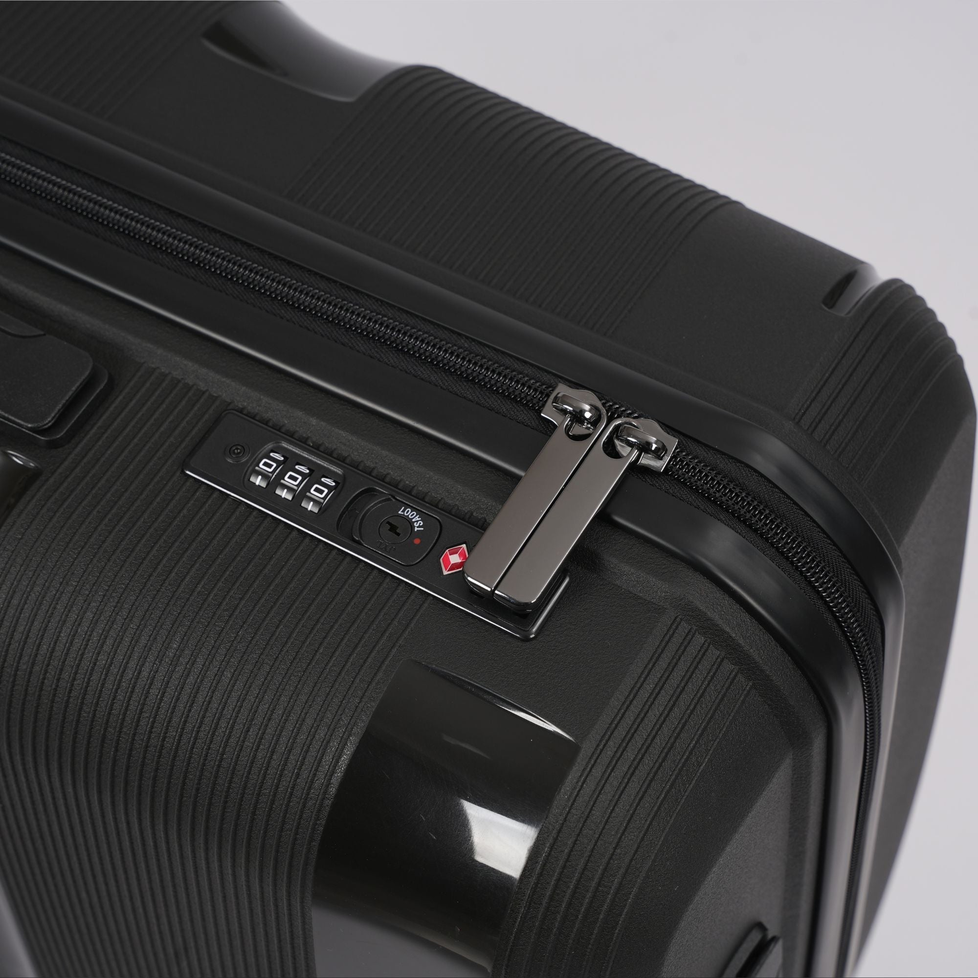 28-inch Black Hardcase Roller Luggage