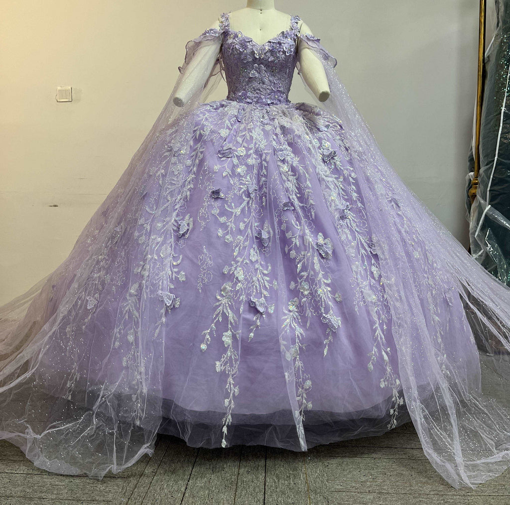 (LIVE 25) Fine gowns, 3D embroidery, weave dreamy tales.