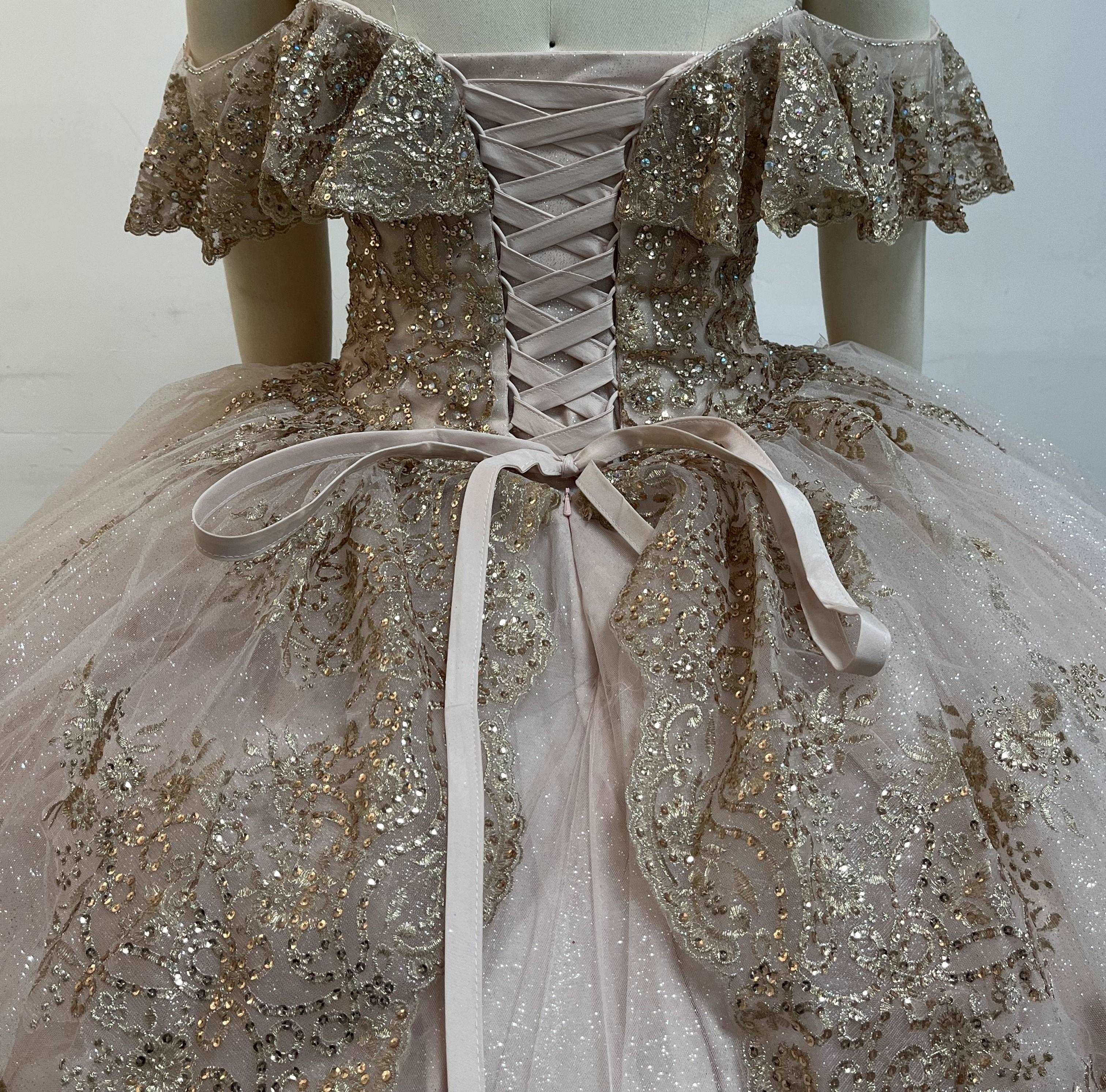 (LIVE 12) Gowns' elegance, simple hues, enhance life's charm.