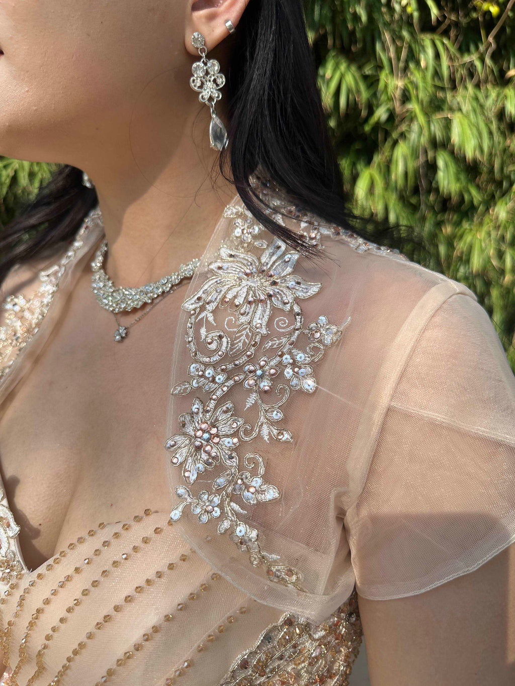 (LIVE 50) Fine gowns, 3D embroidery, weave dreamy tales.