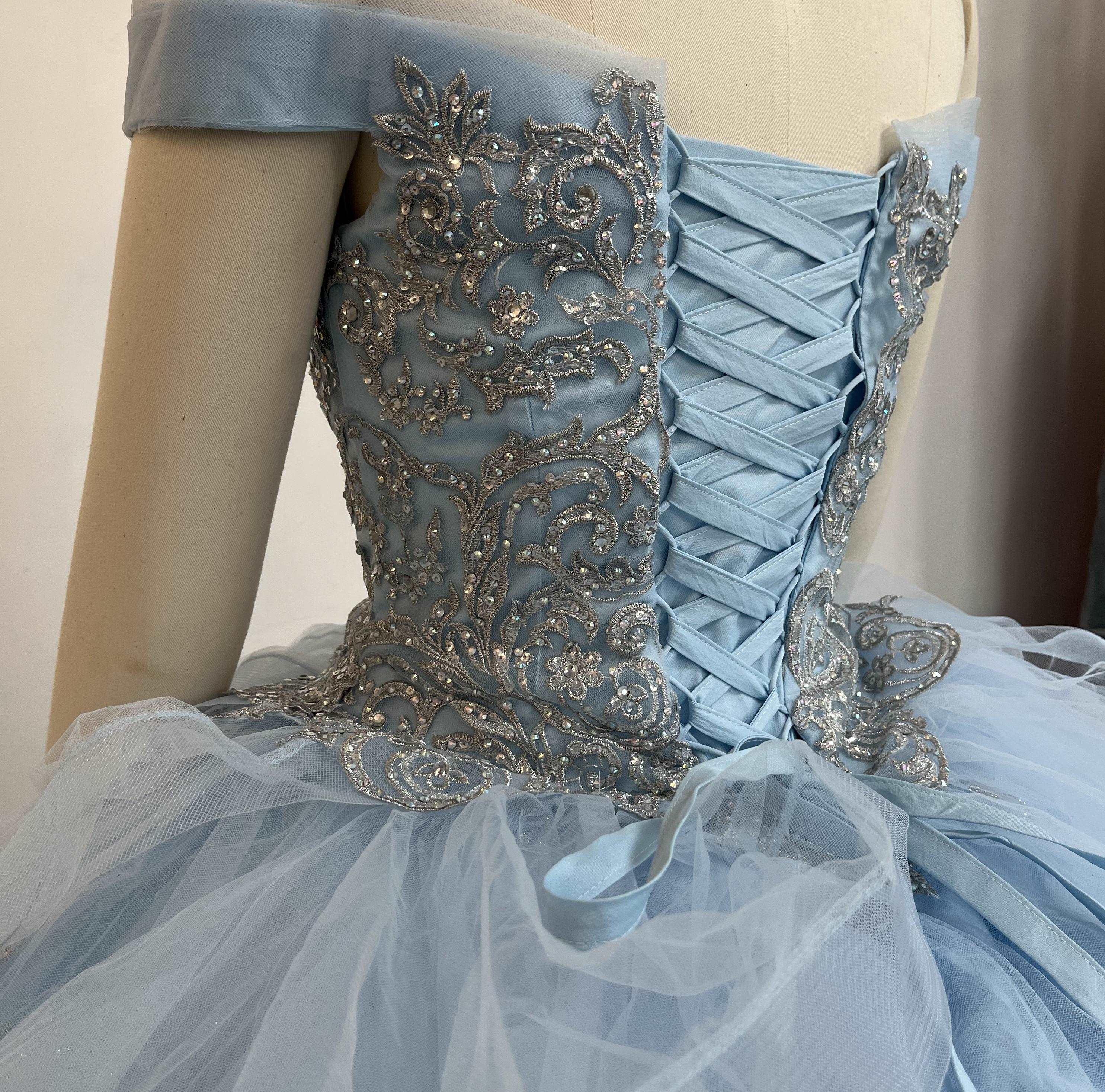 (LIVE 17) Exclusive gowns, silky luxury, stylish journey.