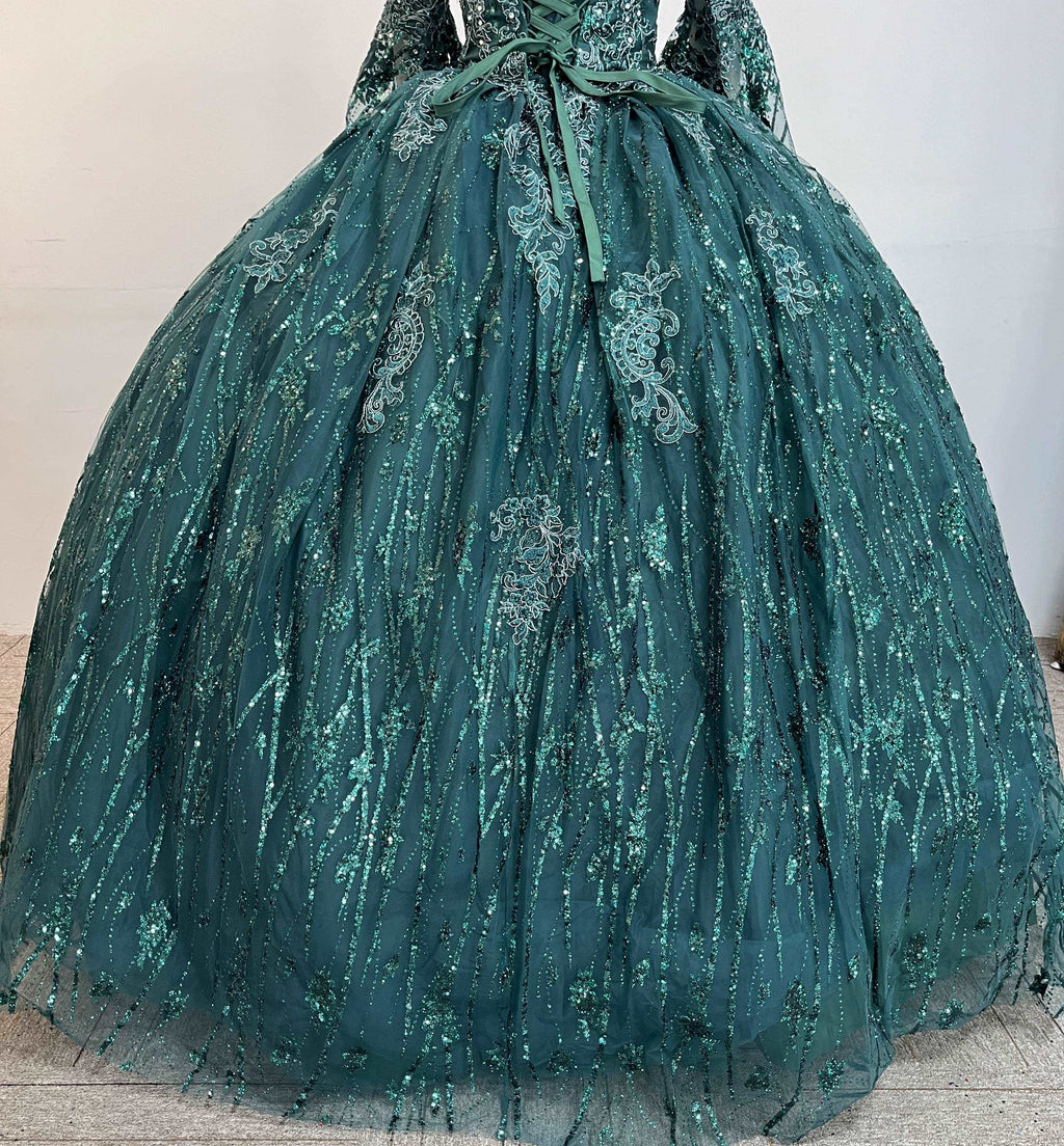 (LIVE 20) Fine gowns, 3D embroidery, weave dreamy tales.