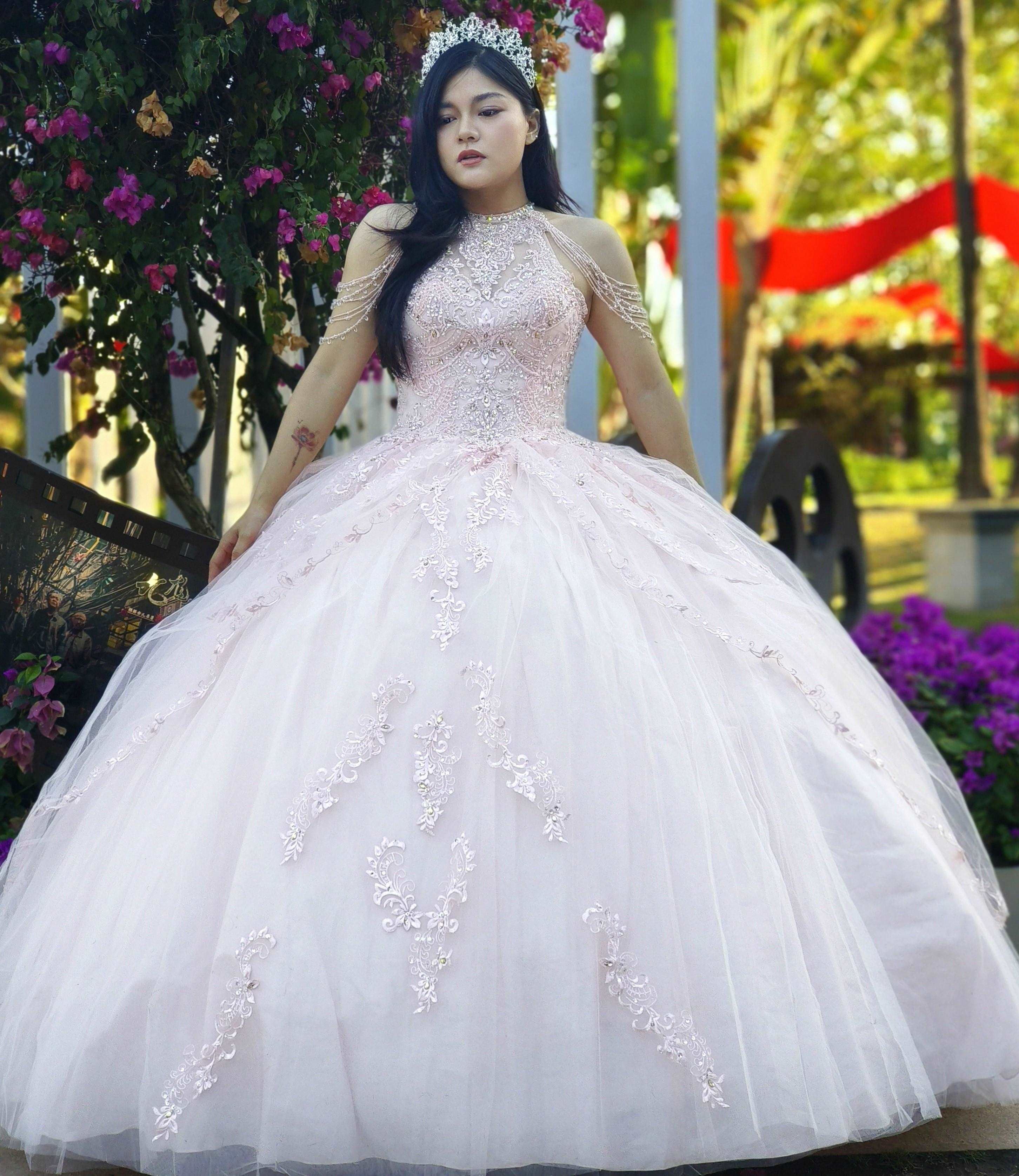 (LIVE 38) Adult gowns, tailored fit, eternal charm.