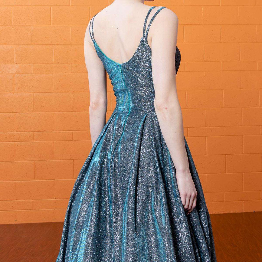 A beautiful gown, off-shoulder, reveals noble air.