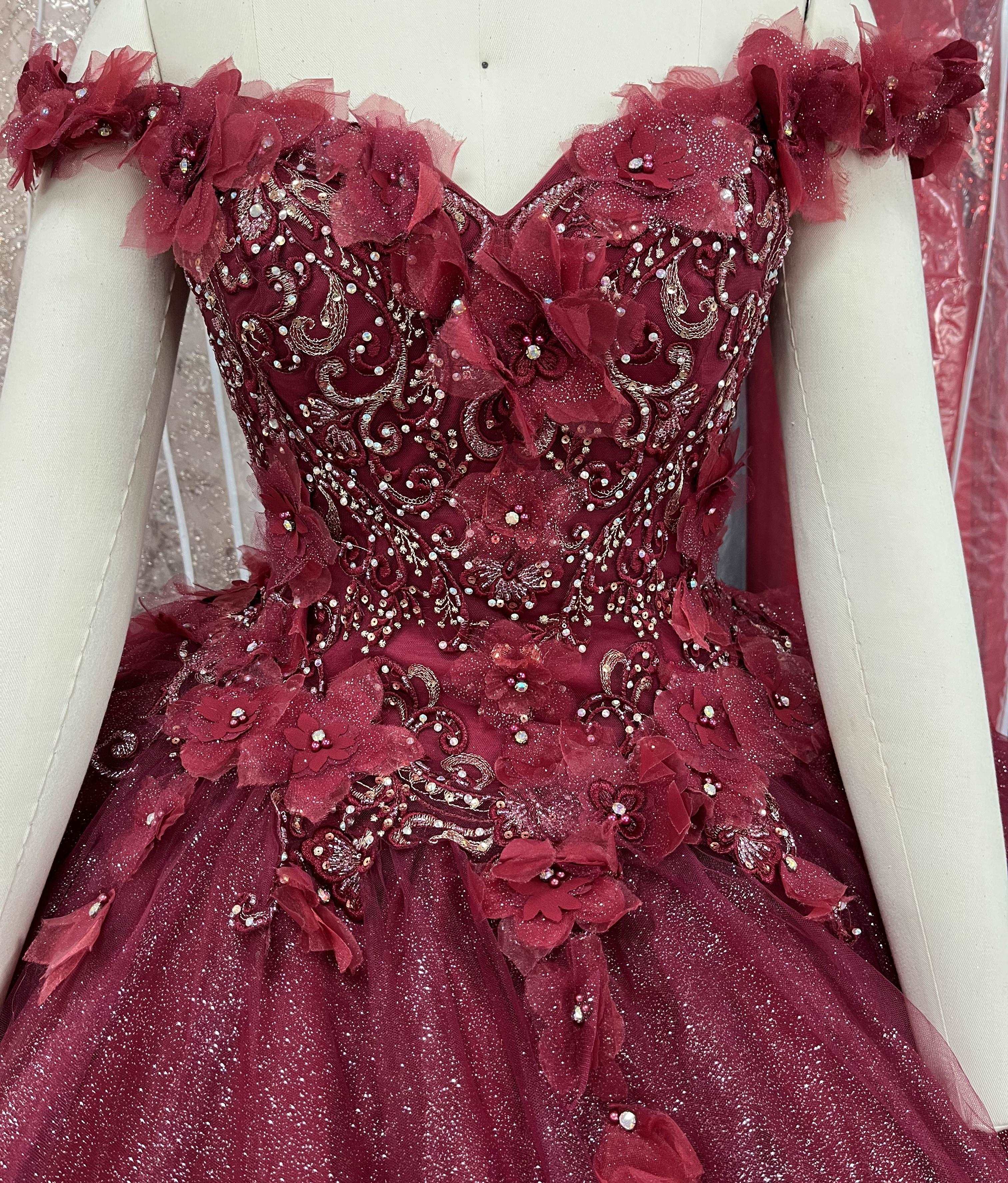 (LIVE 31) Fine gowns, 3D embroidery, weave dreamy tales.