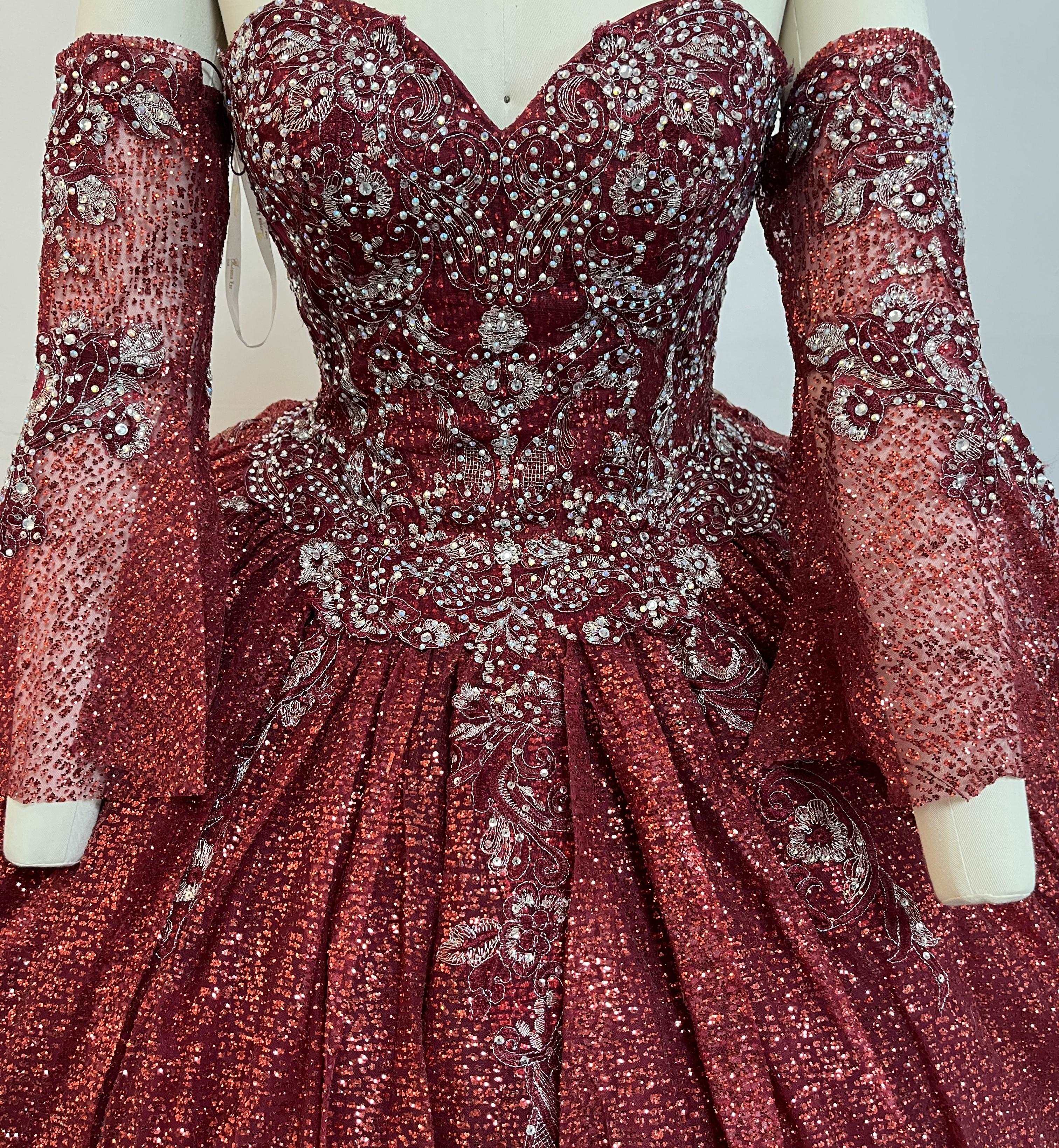 (LIVE 30) Gowns shine, lace details, light up occasions.