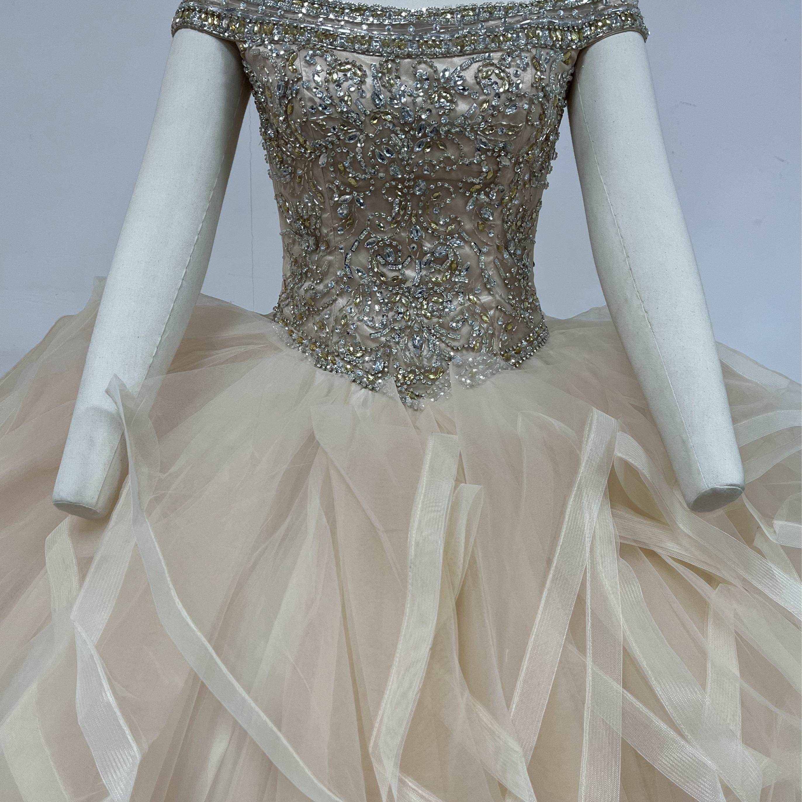 (LIVE 57) Gowns' elegance, simple hues, enhance life's charm.