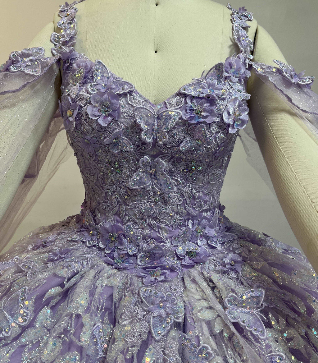 (LIVE 25) Fine gowns, 3D embroidery, weave dreamy tales.