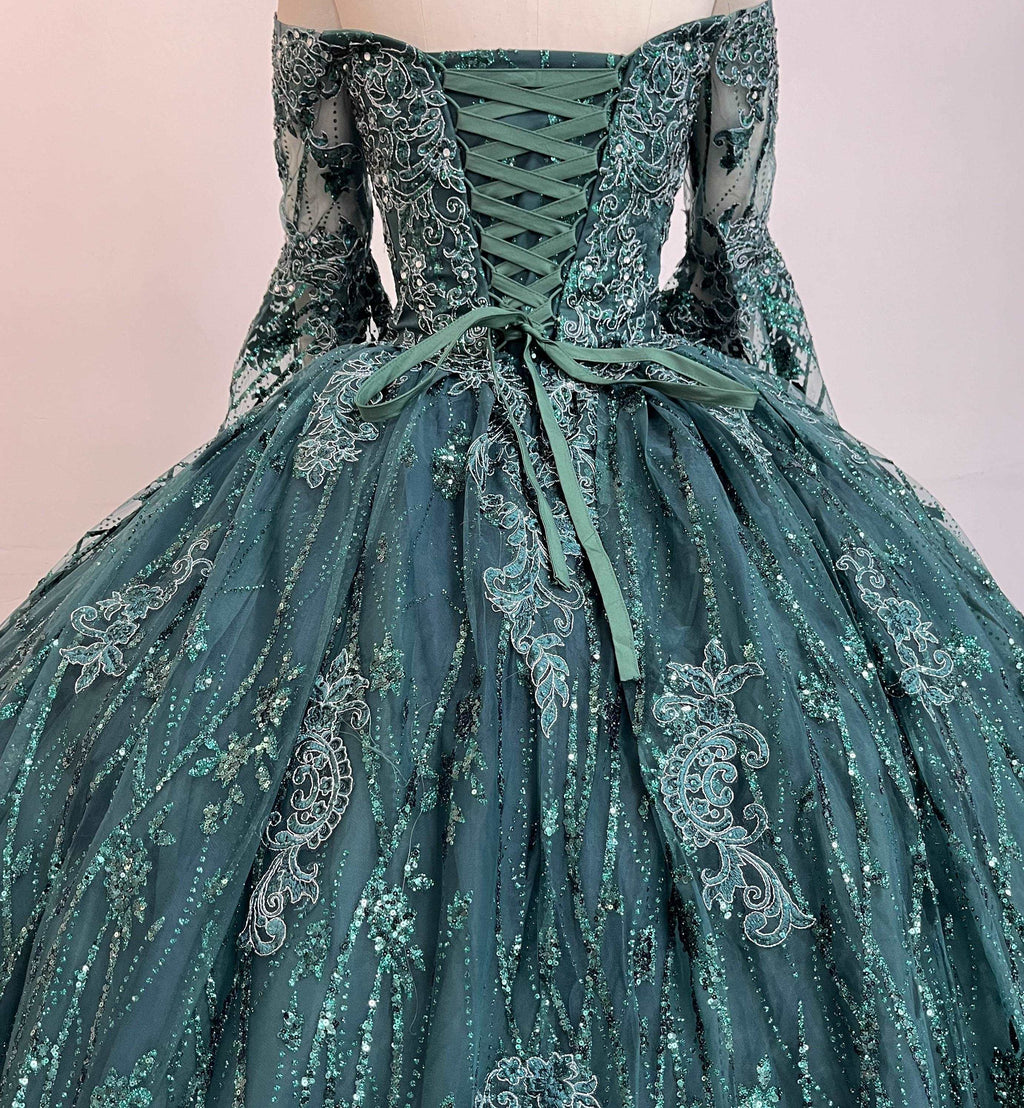 (LIVE 20) Fine gowns, 3D embroidery, weave dreamy tales.