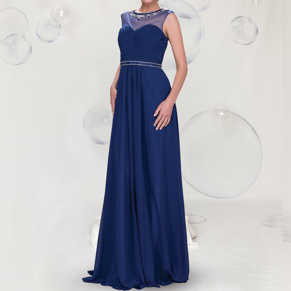 A beautiful gown, off-shoulder, reveals noble air.