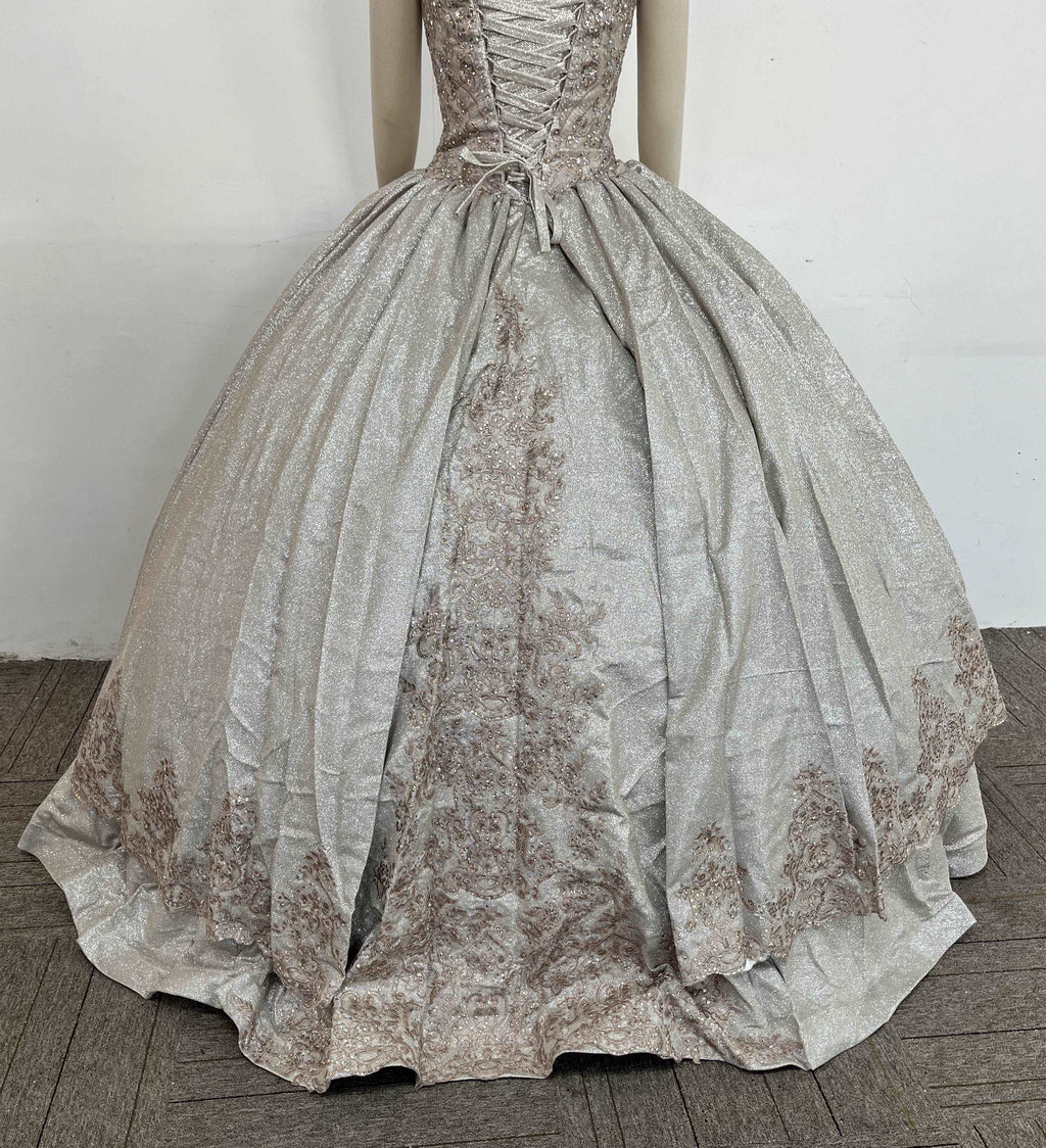 (LIVE 44) Exclusive gowns, silky luxury, stylish journey.