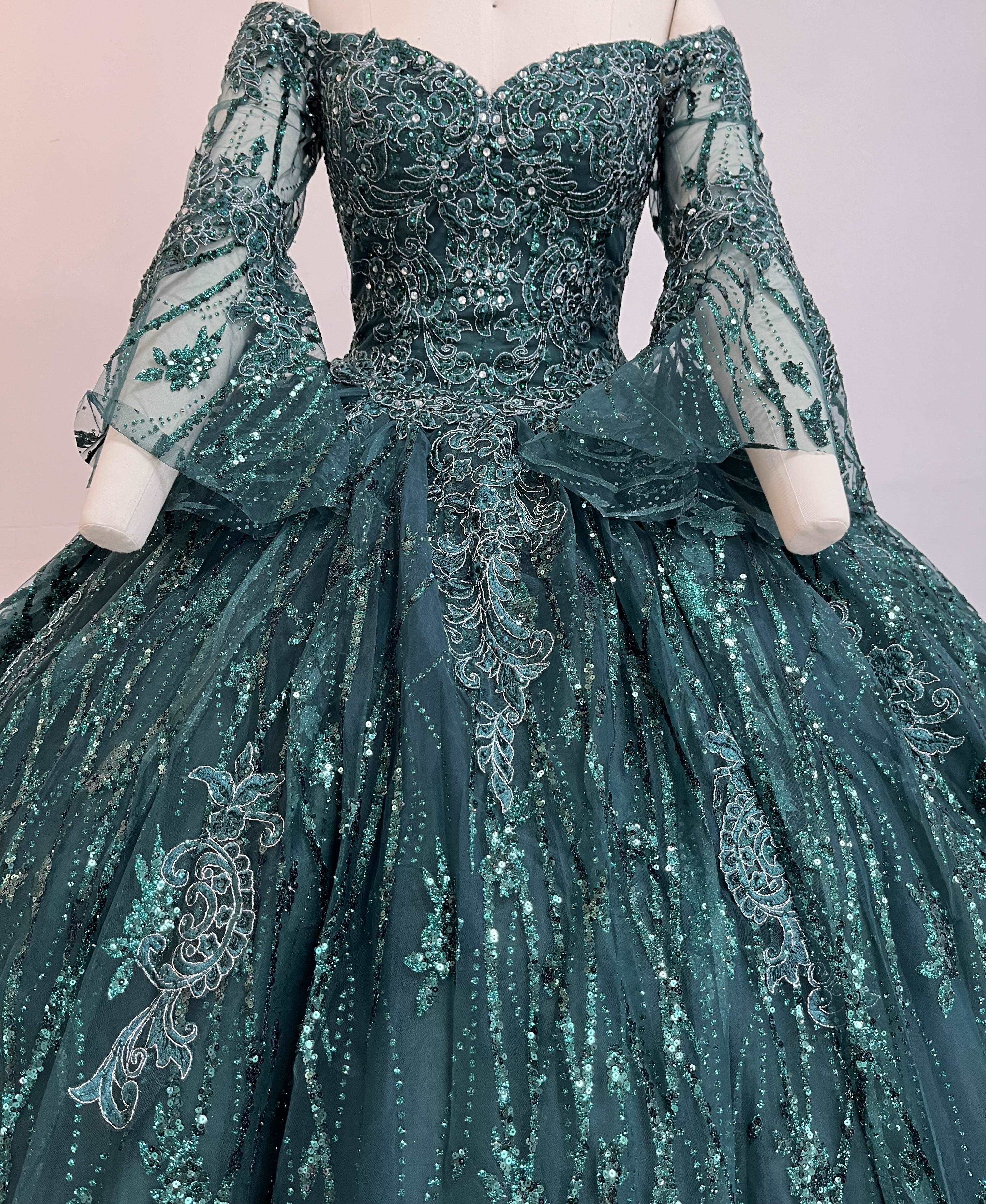 (LIVE 20) Fine gowns, 3D embroidery, weave dreamy tales.