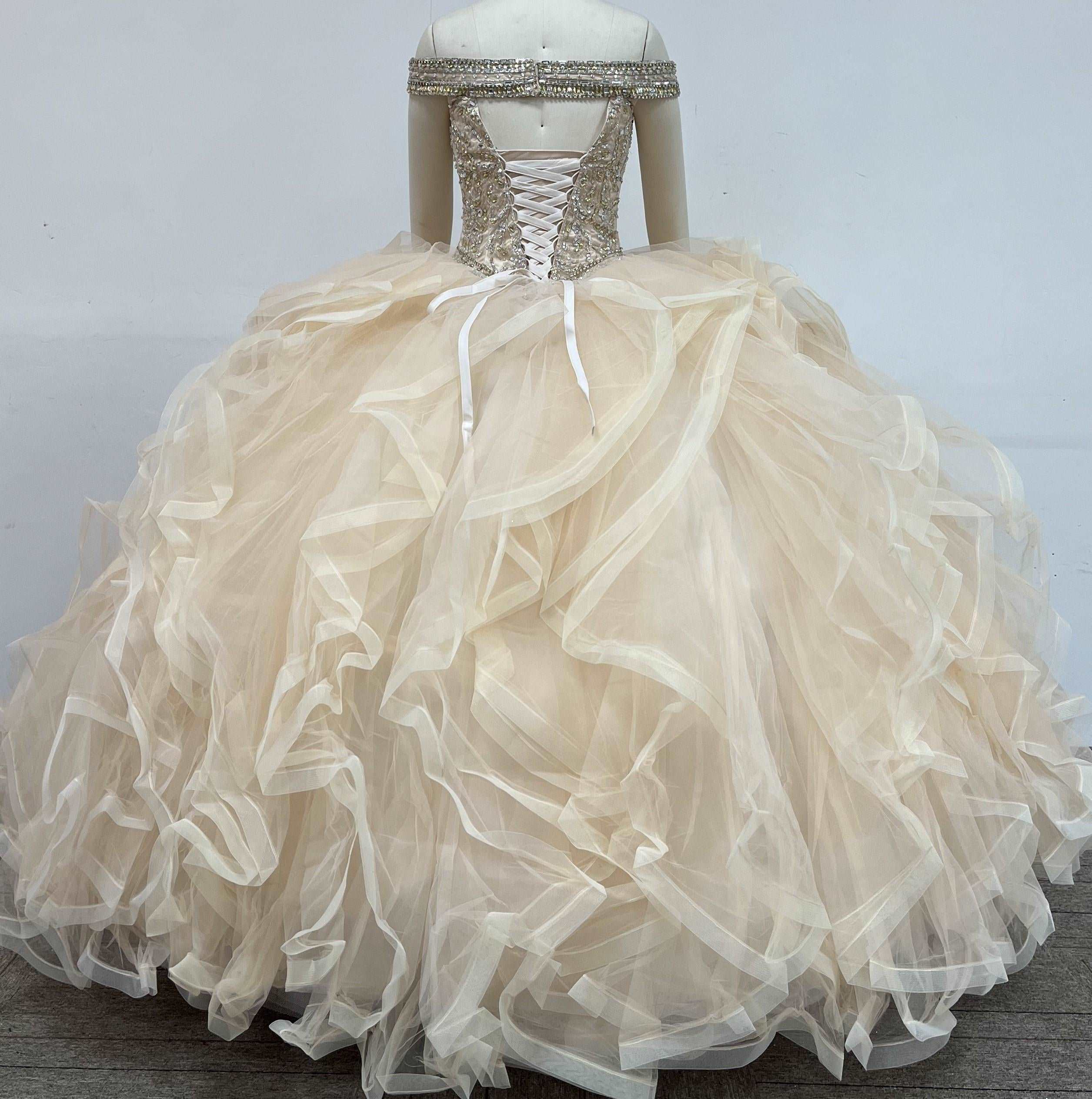 (LIVE 57) Gowns' elegance, simple hues, enhance life's charm.