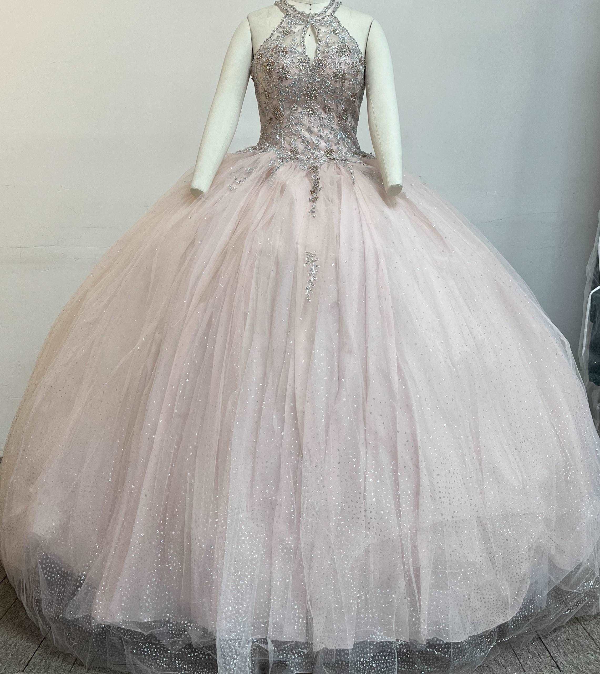 (LIVE 47) Adult gowns, tailored fit, eternal charm.