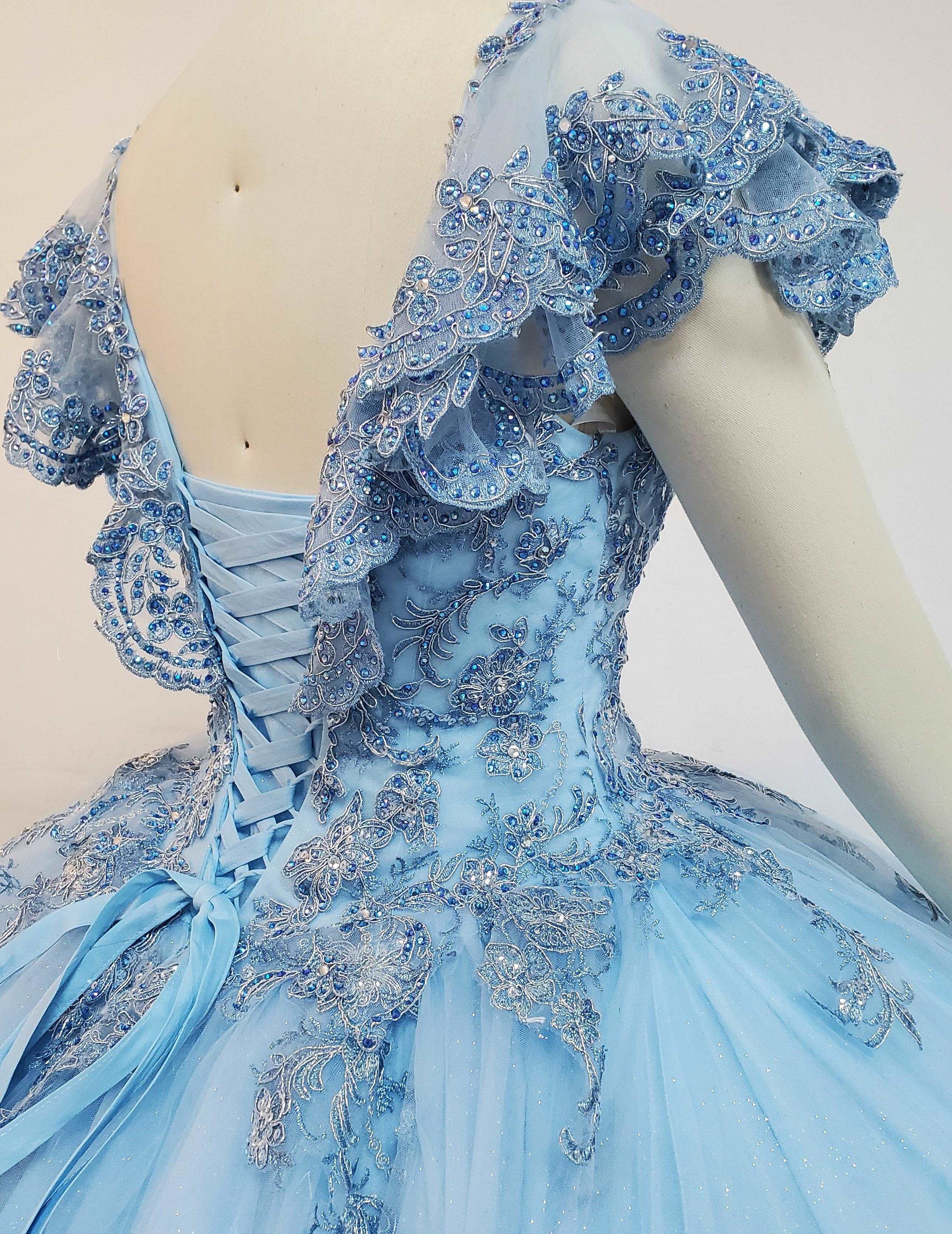 (LIVE 19) Elegant gowns, sparkling jewels, carve unique grace.