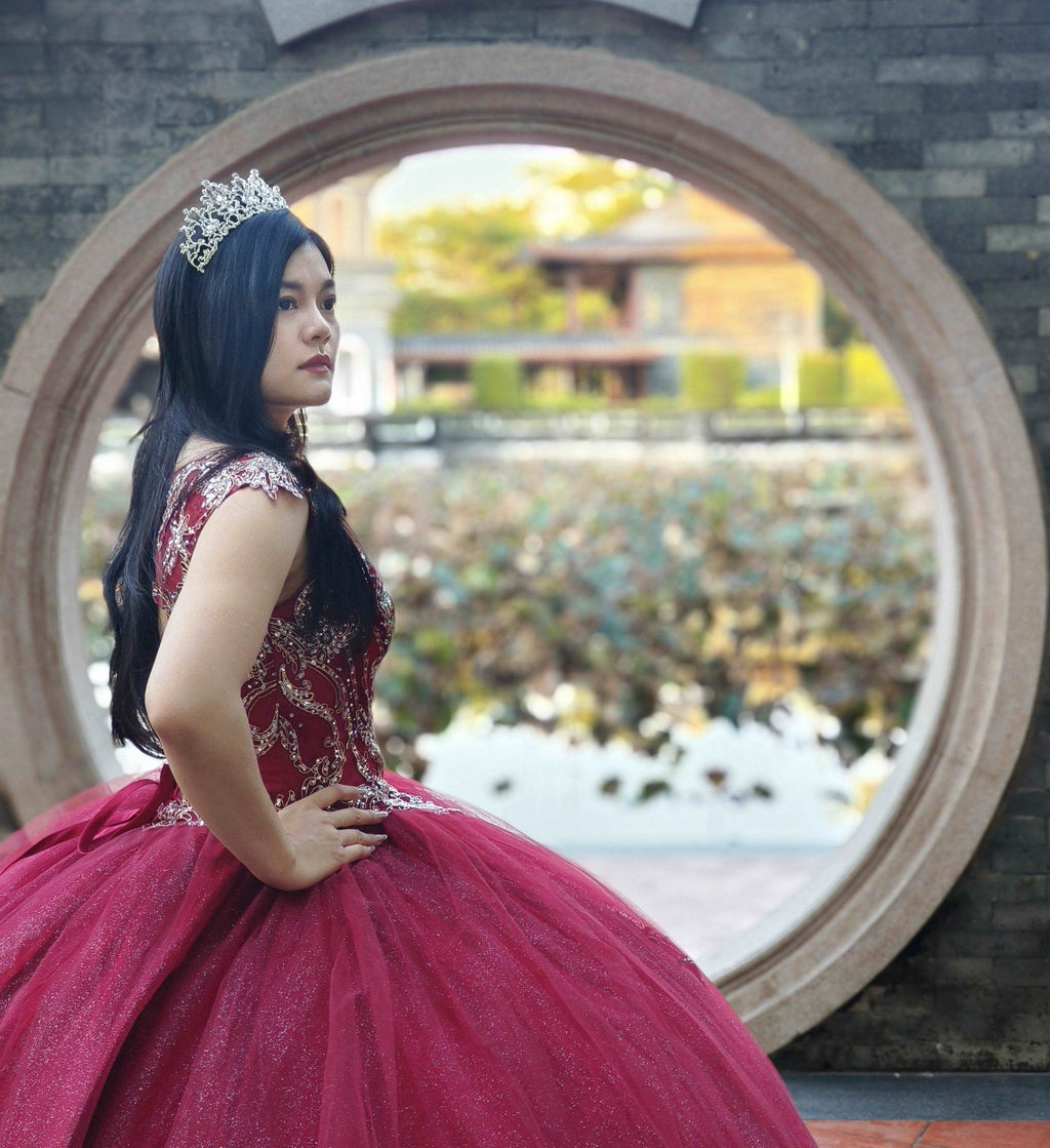 A beautiful gown, off-shoulder, reveals noble air.