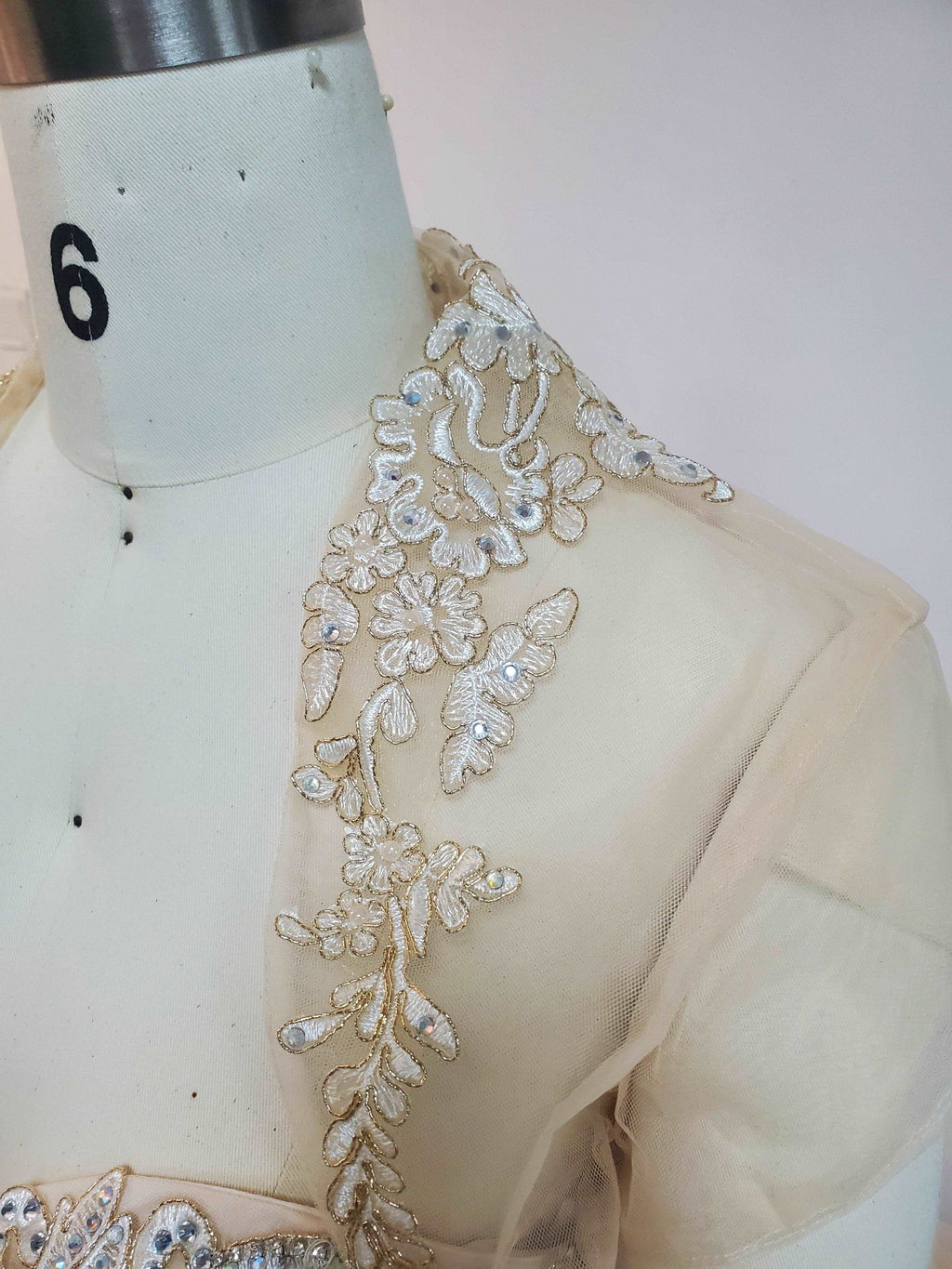 (LIVE 15) Elegant gowns, sparkling jewels, carve unique grace.