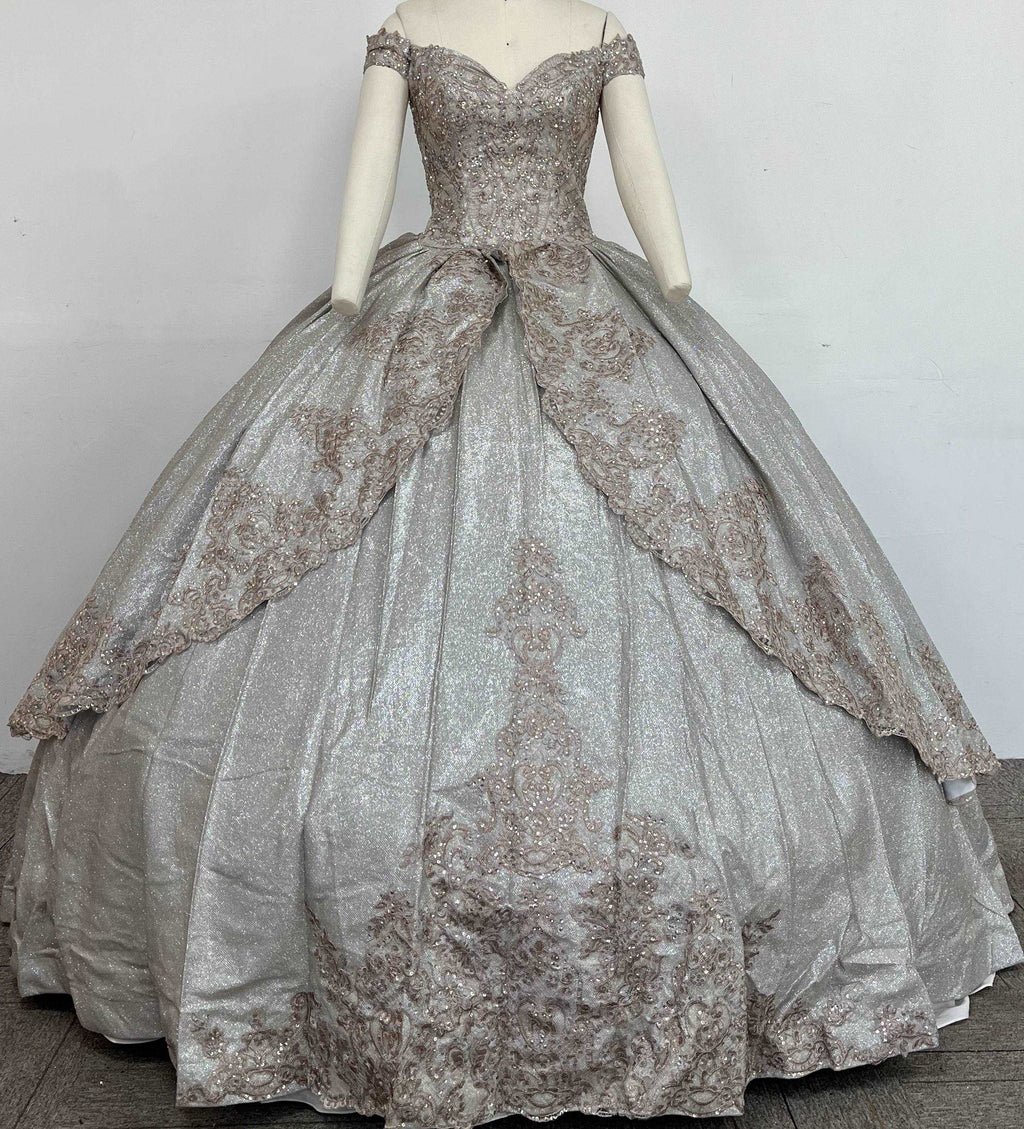 (LIVE 44) Exclusive gowns, silky luxury, stylish journey.