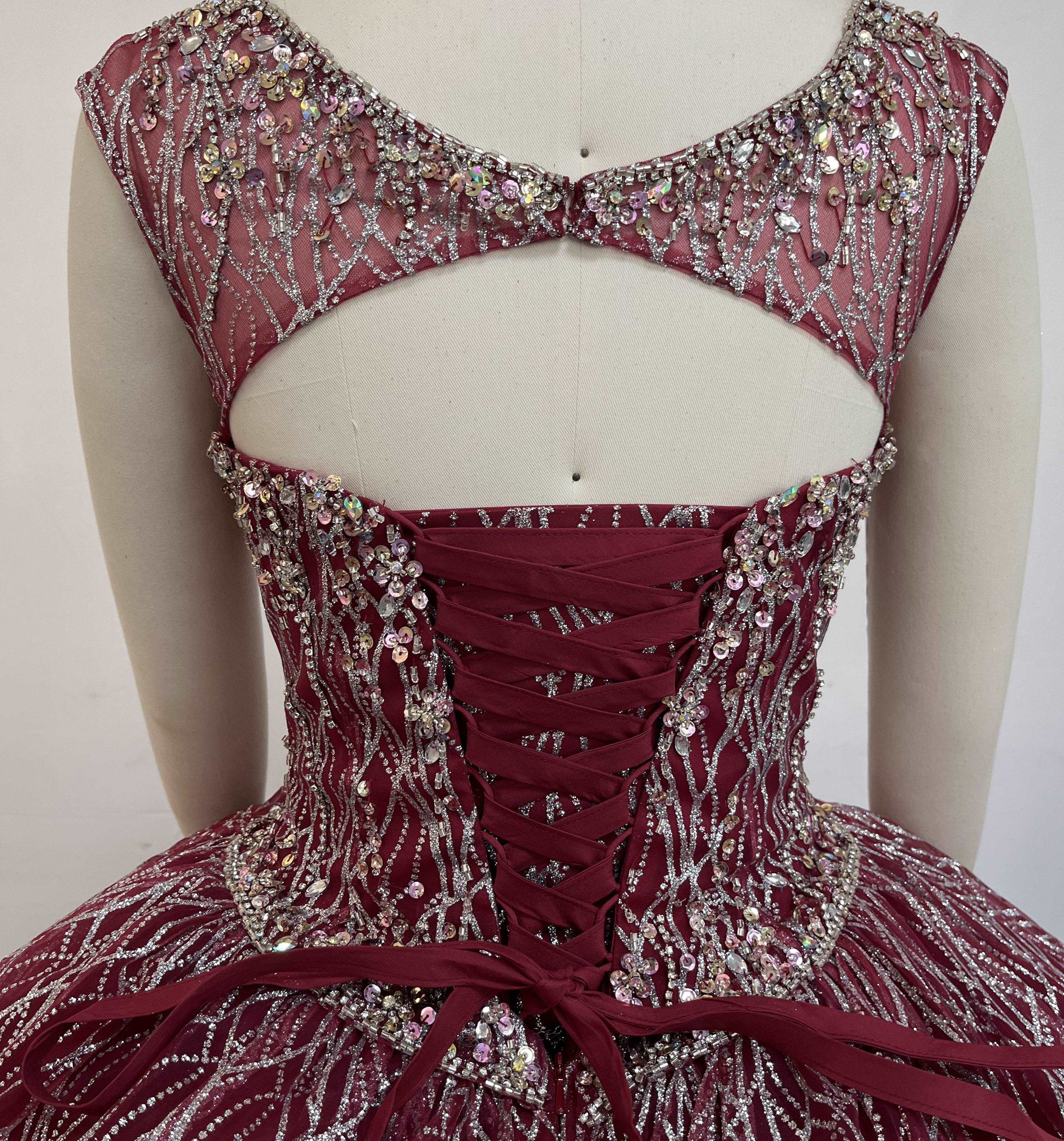 (LIVE 9) Elegant gowns, sparkling jewels, carve unique grace.