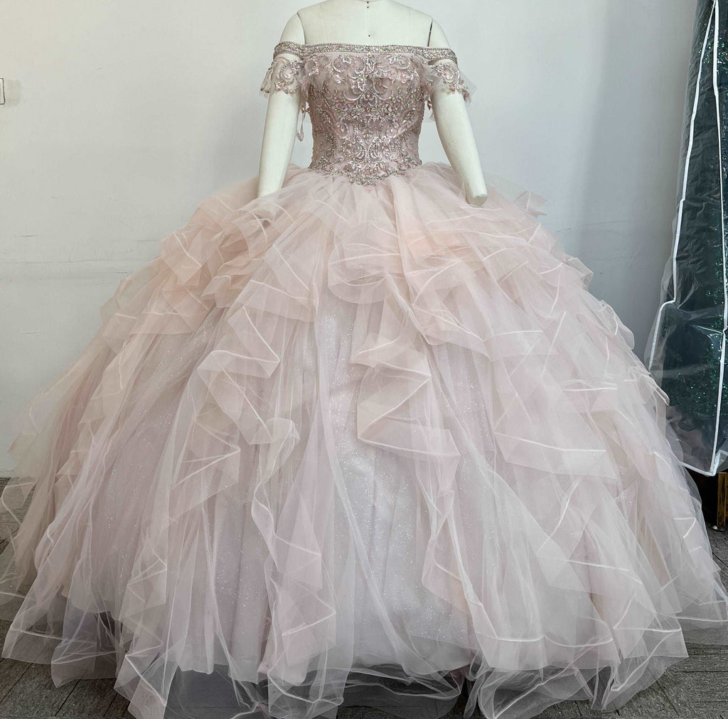 (LIVE 37) Gowns shine, lace details, light up occasions.