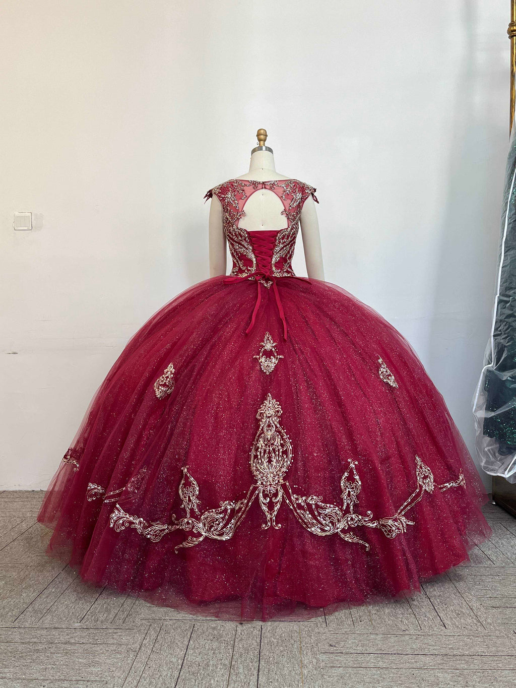 A beautiful gown, off-shoulder, reveals noble air.