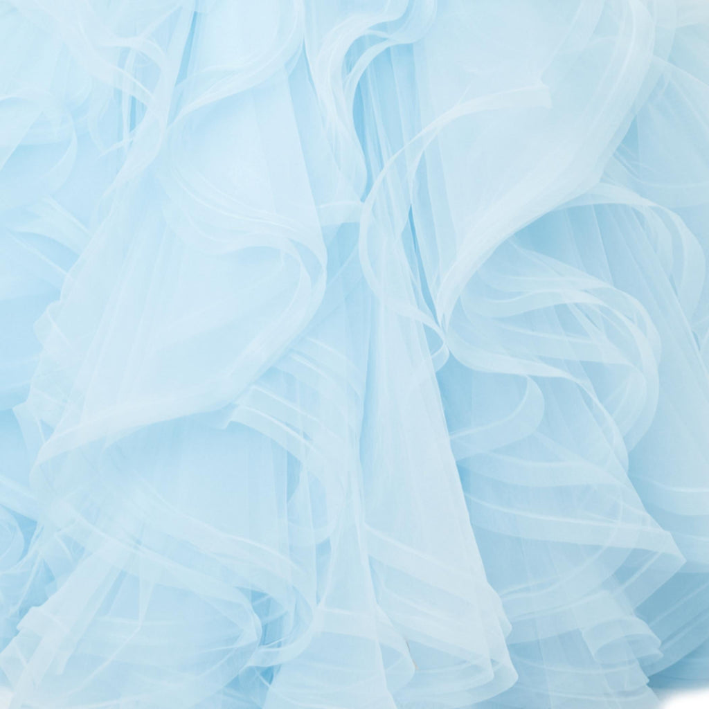 (LIVE 54) Exclusive gowns, silky luxury, stylish journey.