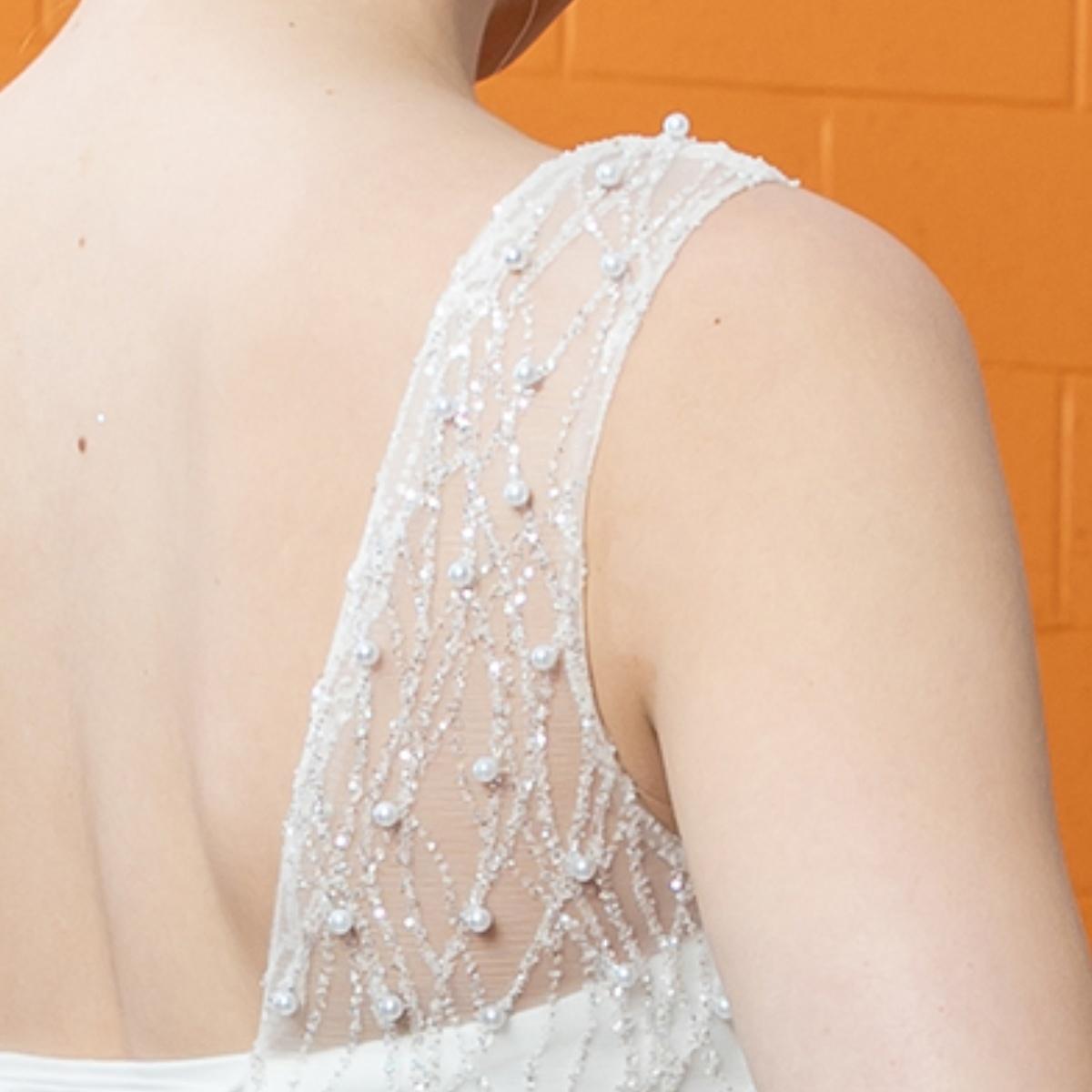 Gowns shine, lace details, light up occasions.