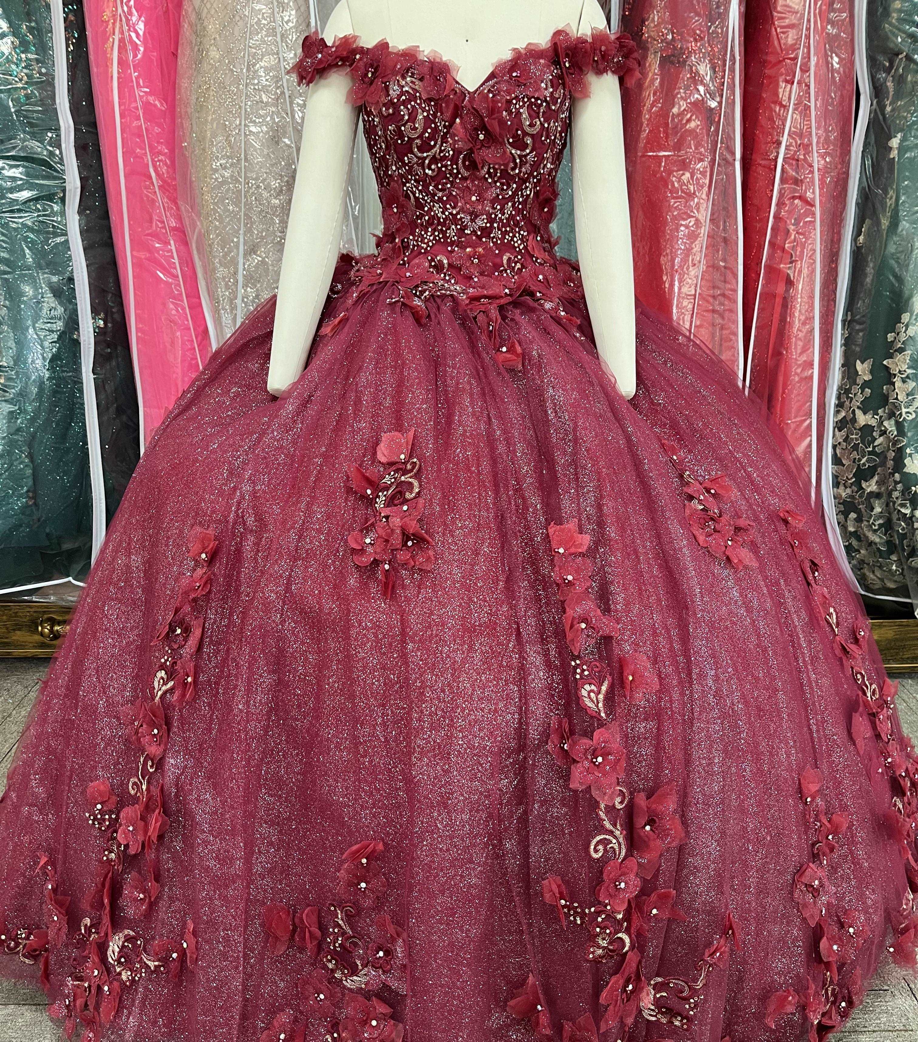 (LIVE 31) Fine gowns, 3D embroidery, weave dreamy tales.