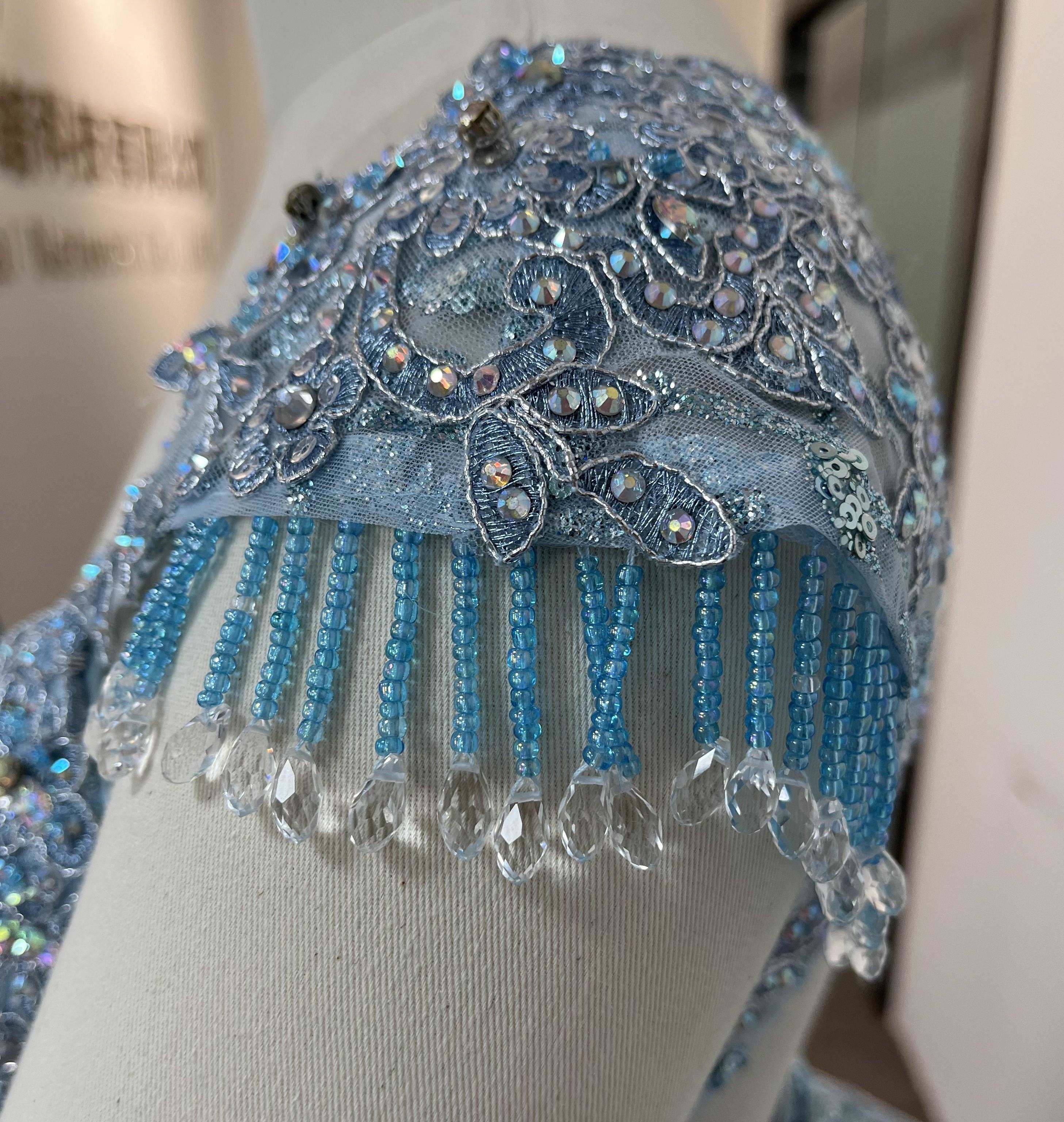 (LIVE 22) Elegant gowns, sparkling jewels, carve unique grace.