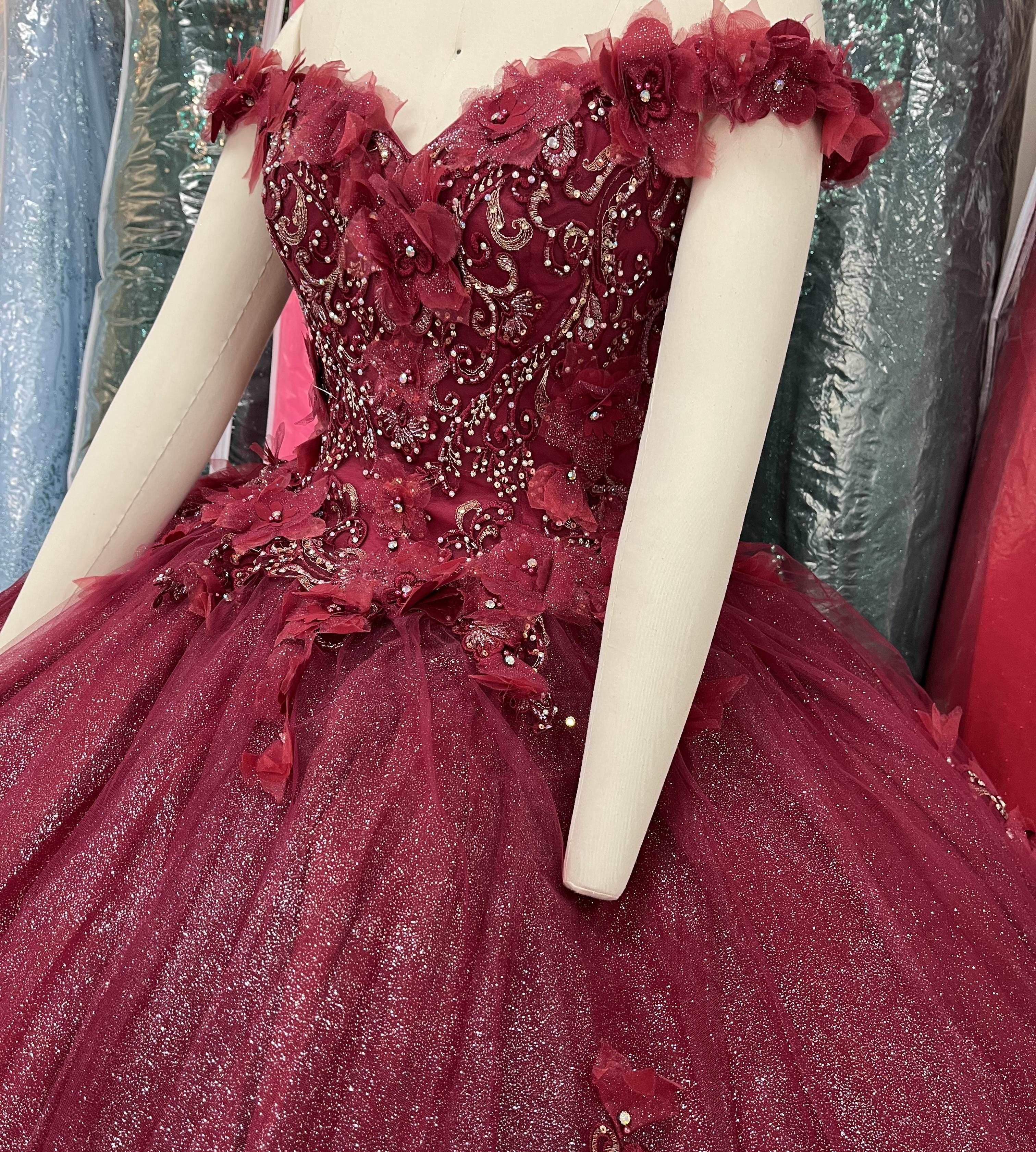 (LIVE 31) Fine gowns, 3D embroidery, weave dreamy tales.