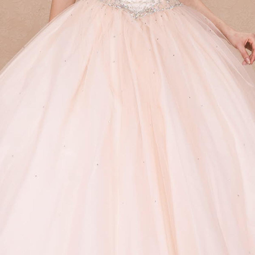 (LIVE 59) A beautiful gown, off-shoulder, reveals noble air.