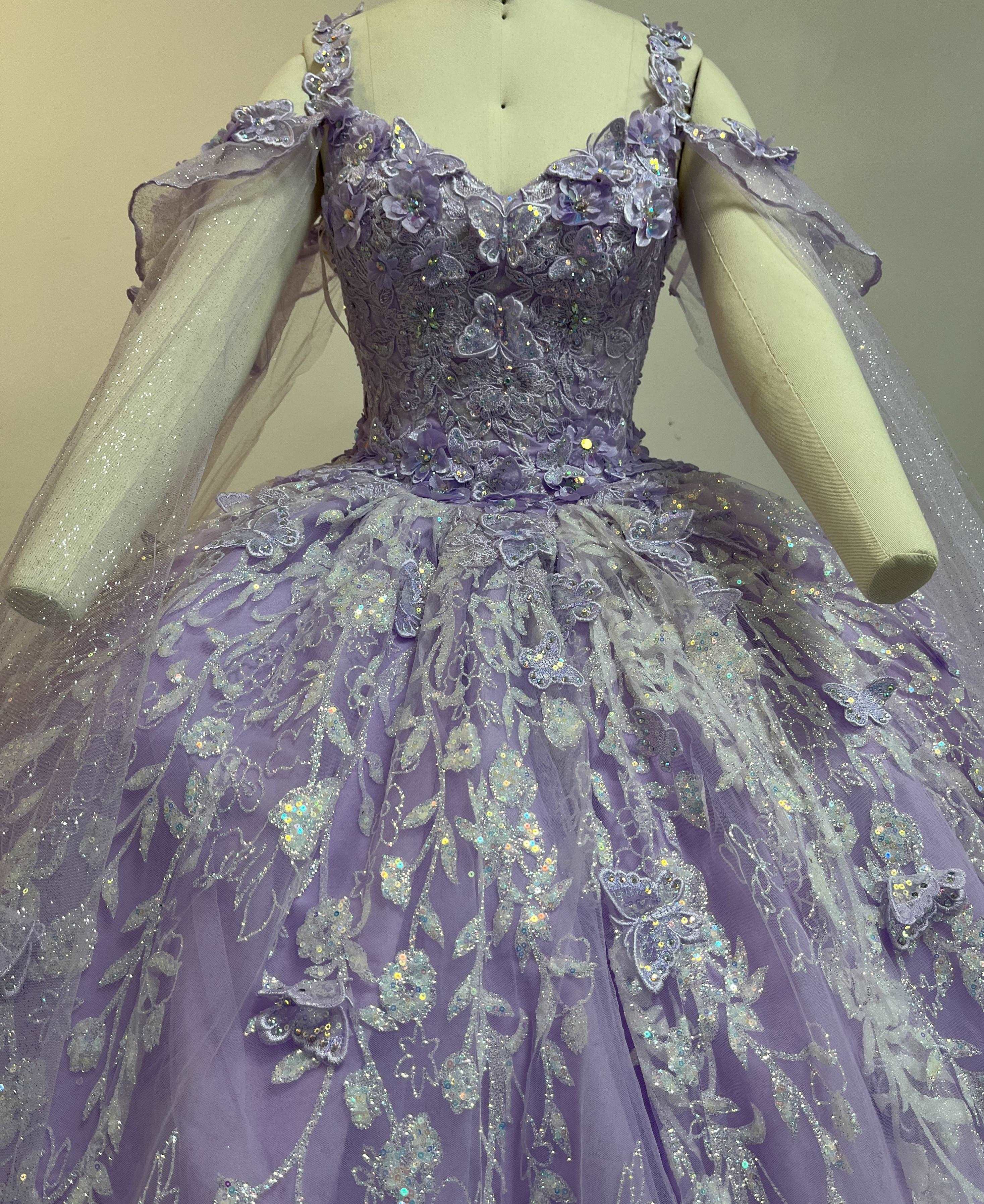 (LIVE 25) Fine gowns, 3D embroidery, weave dreamy tales.