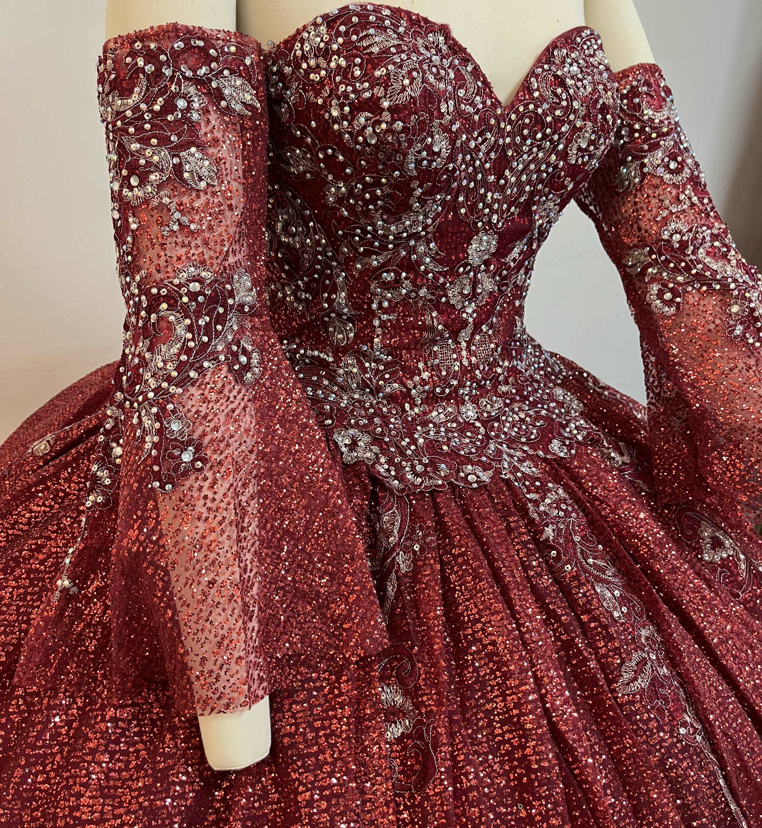 (LIVE 30) Gowns shine, lace details, light up occasions.