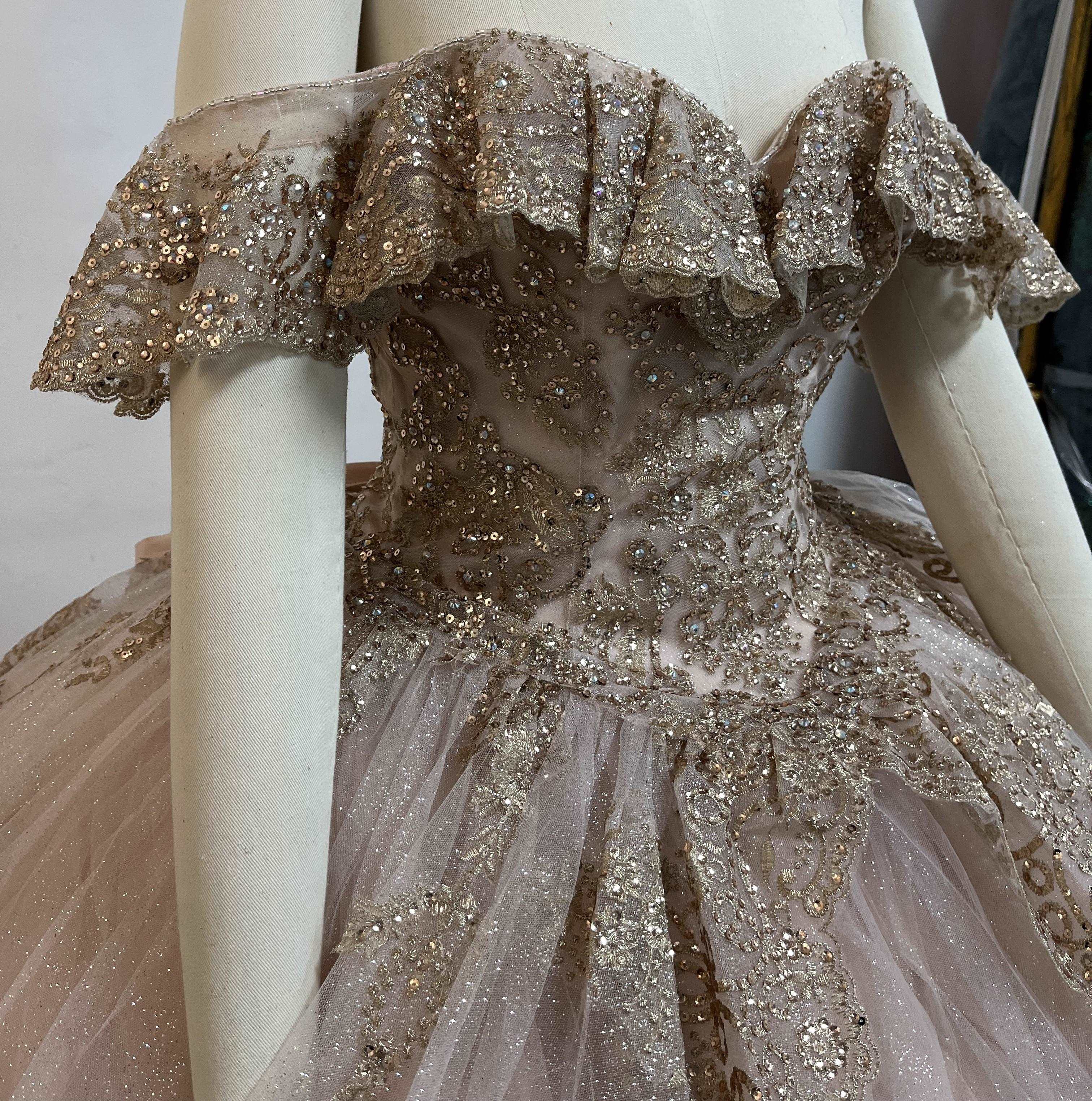 (LIVE 12) Gowns' elegance, simple hues, enhance life's charm.