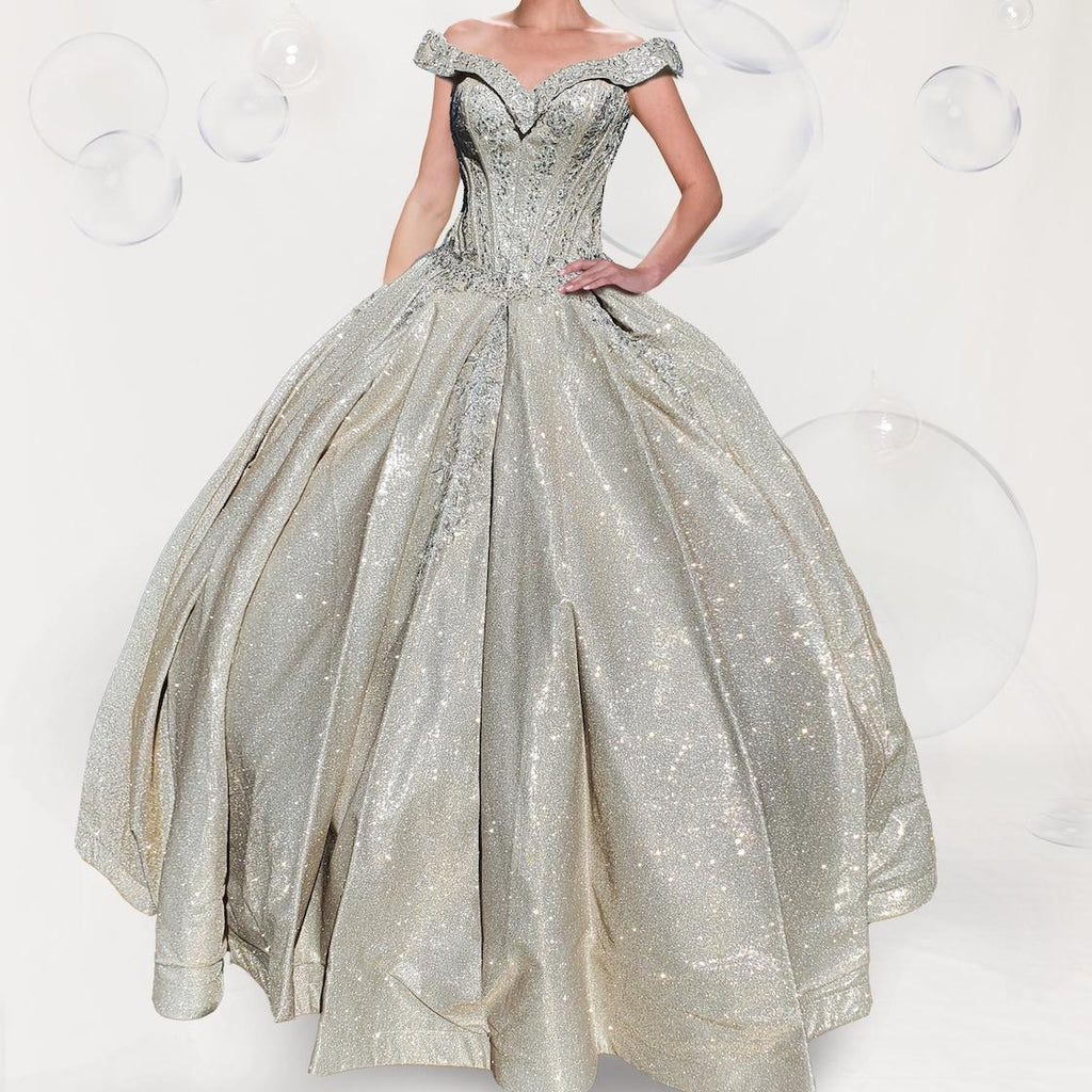Quinceanera dress with many sequins, dazzling, slim waist, highlighting the graceful figure.