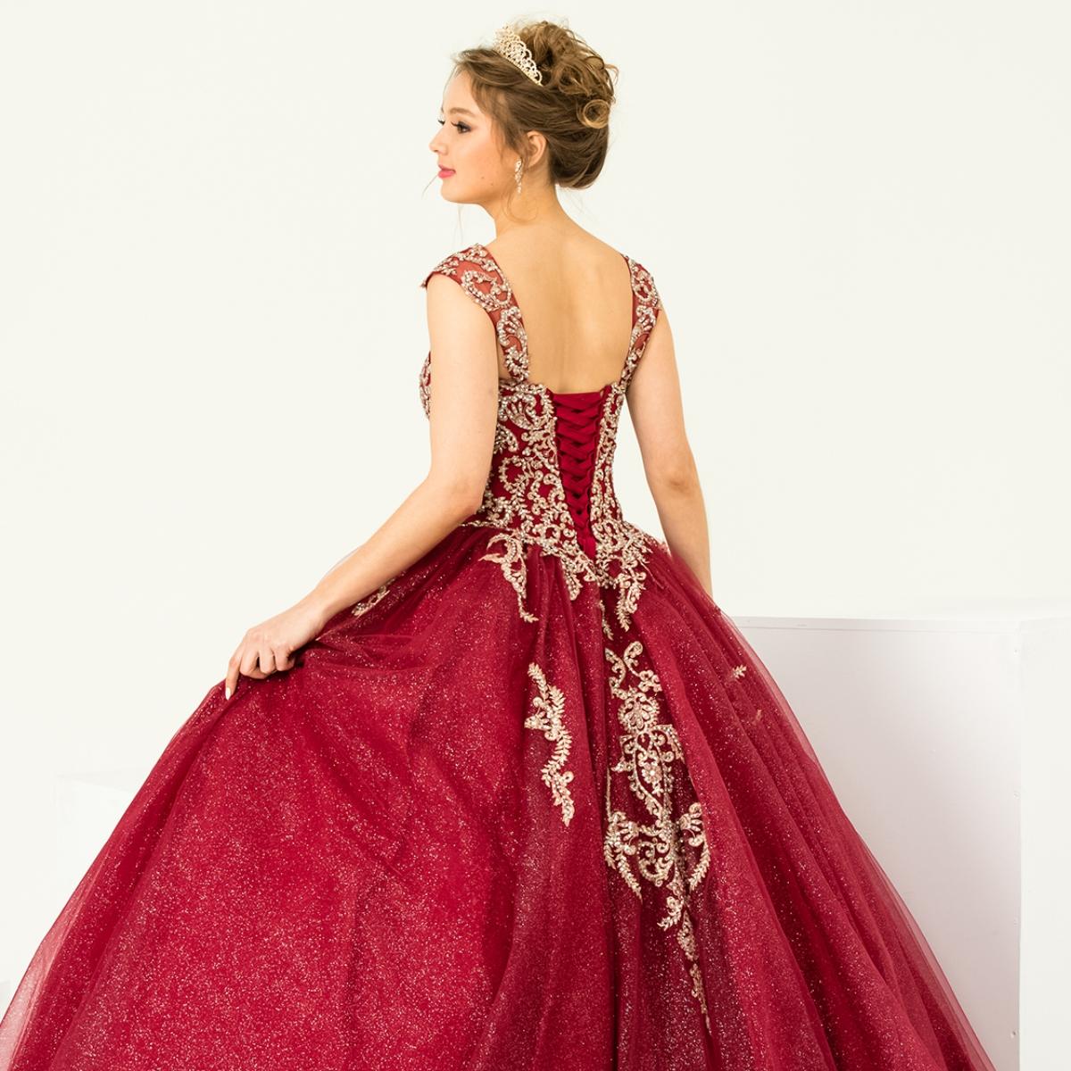 A beautiful gown, off-shoulder, reveals noble air.