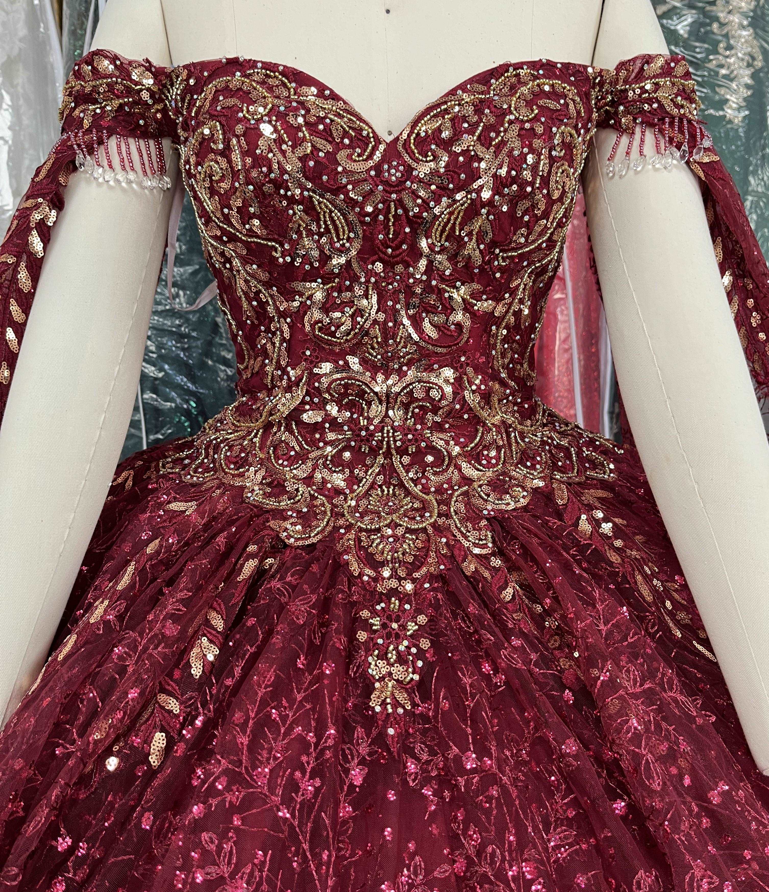 (LIVE 33) Gowns shine, lace details, light up occasions.